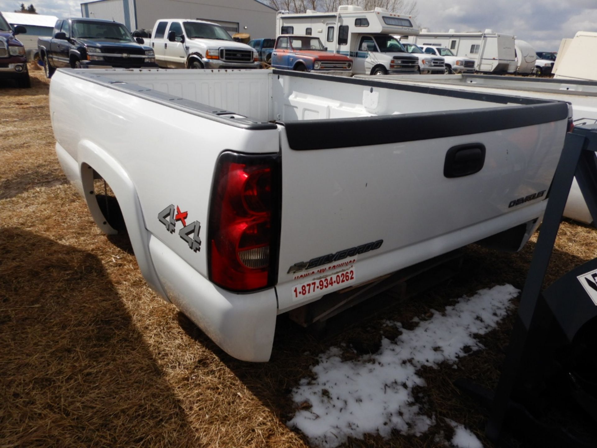 GMC CLASSIC LONG BOX FLEETSIDE W/ TAILGATE AND BUMPER, S/N 1598NOO - Image 4 of 6