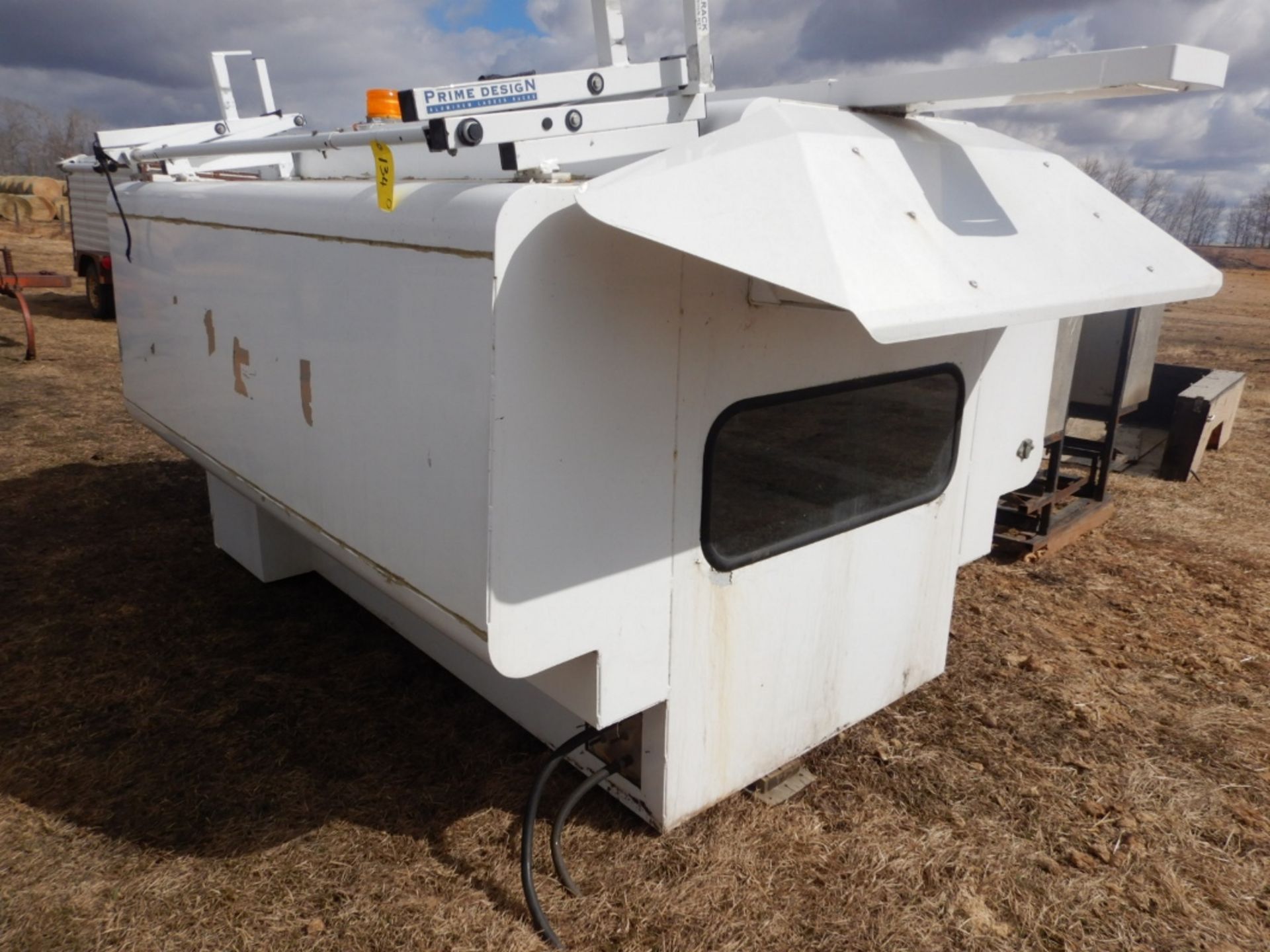 2000 NORTRUCK T-SHED 8FT SERVICE BODY W/ HEATER, INTERIOR BOXES, AND PRIME DESIGN LADDER RACK