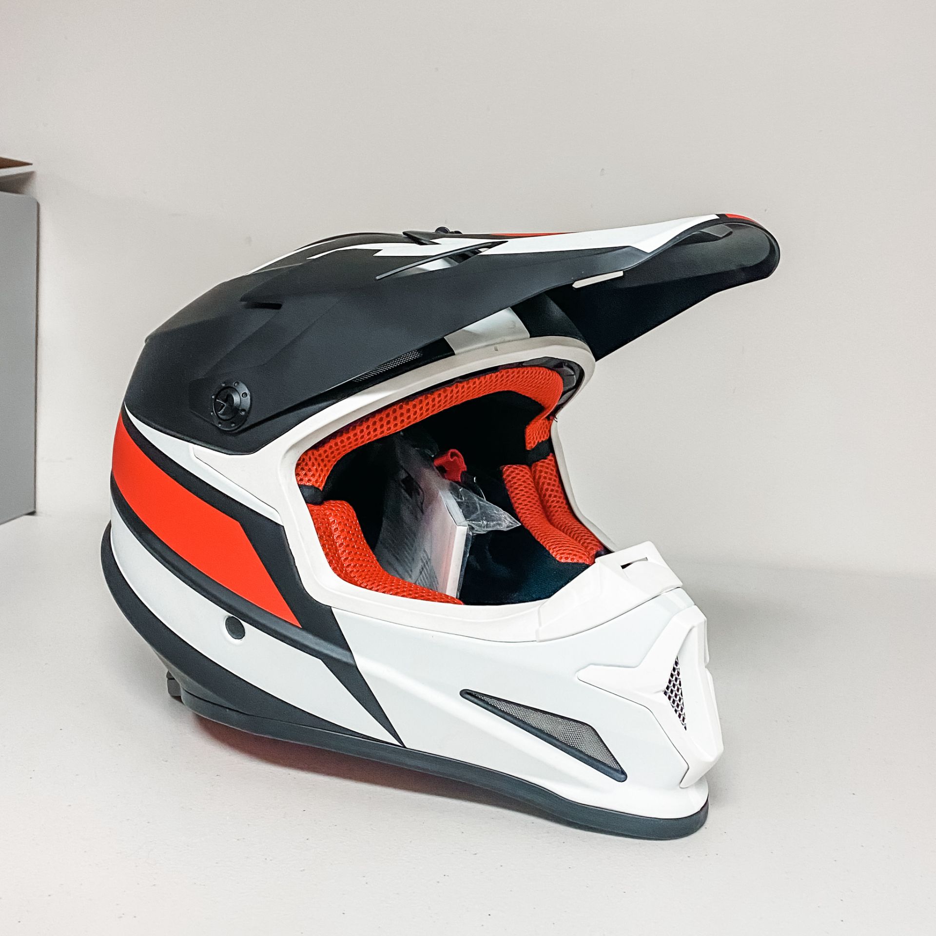 Dirtbike/Motocross Offroad Helmet - Youth XXL - The Honda Shop (High Prairie)