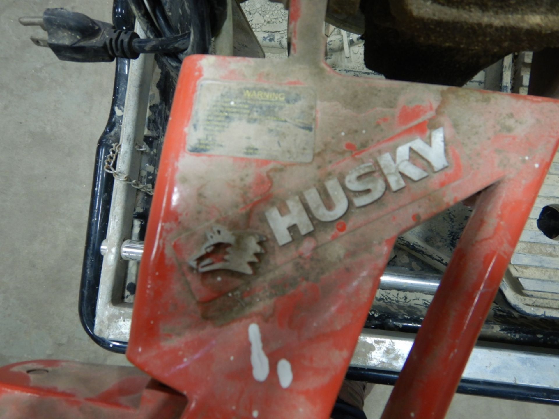 HUSKY TILE CUTTING WET SAW W/ TRAY AND STAND - Image 5 of 6