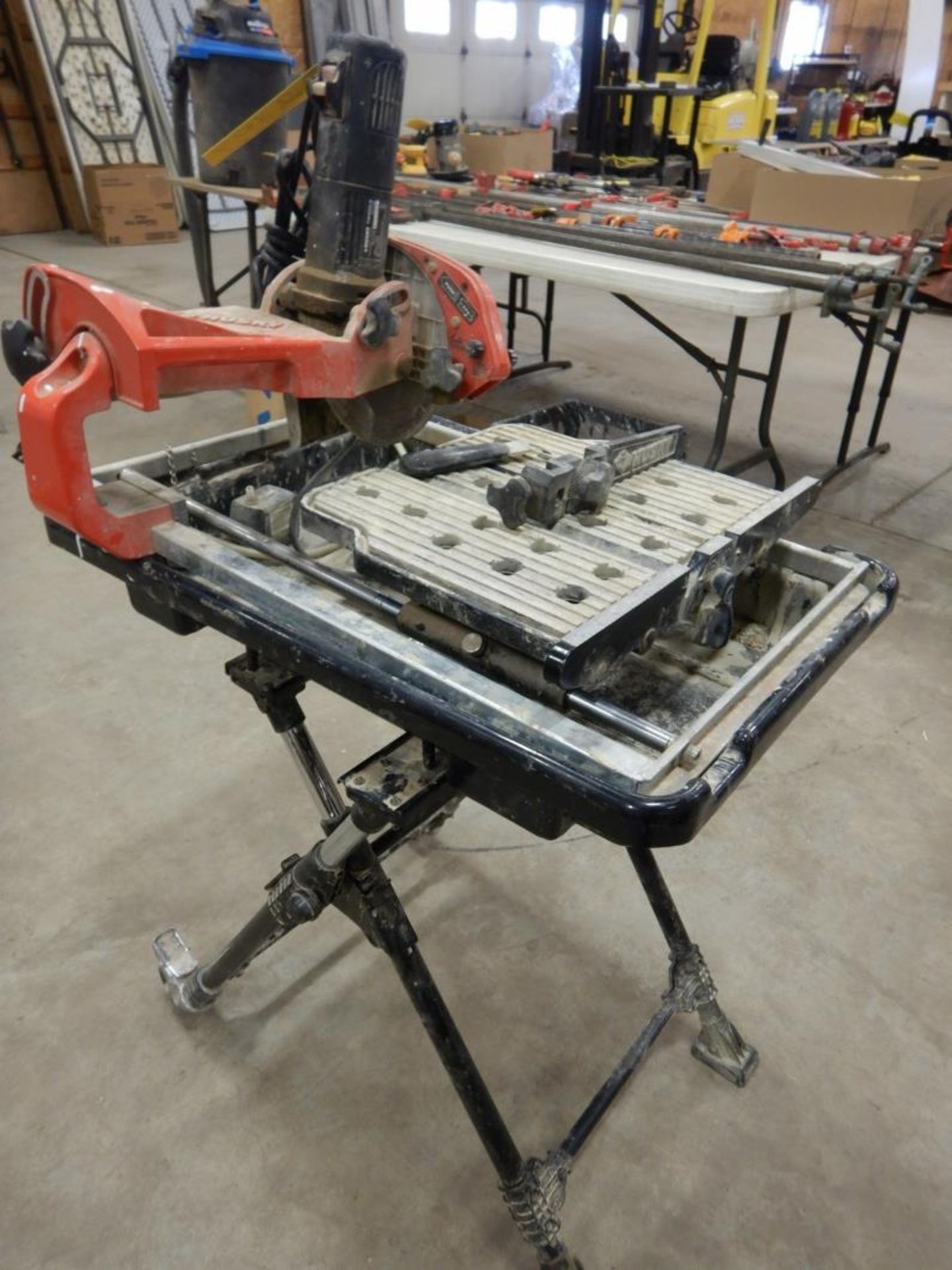 HUSKY TILE CUTTING WET SAW W/ TRAY AND STAND - Image 3 of 6