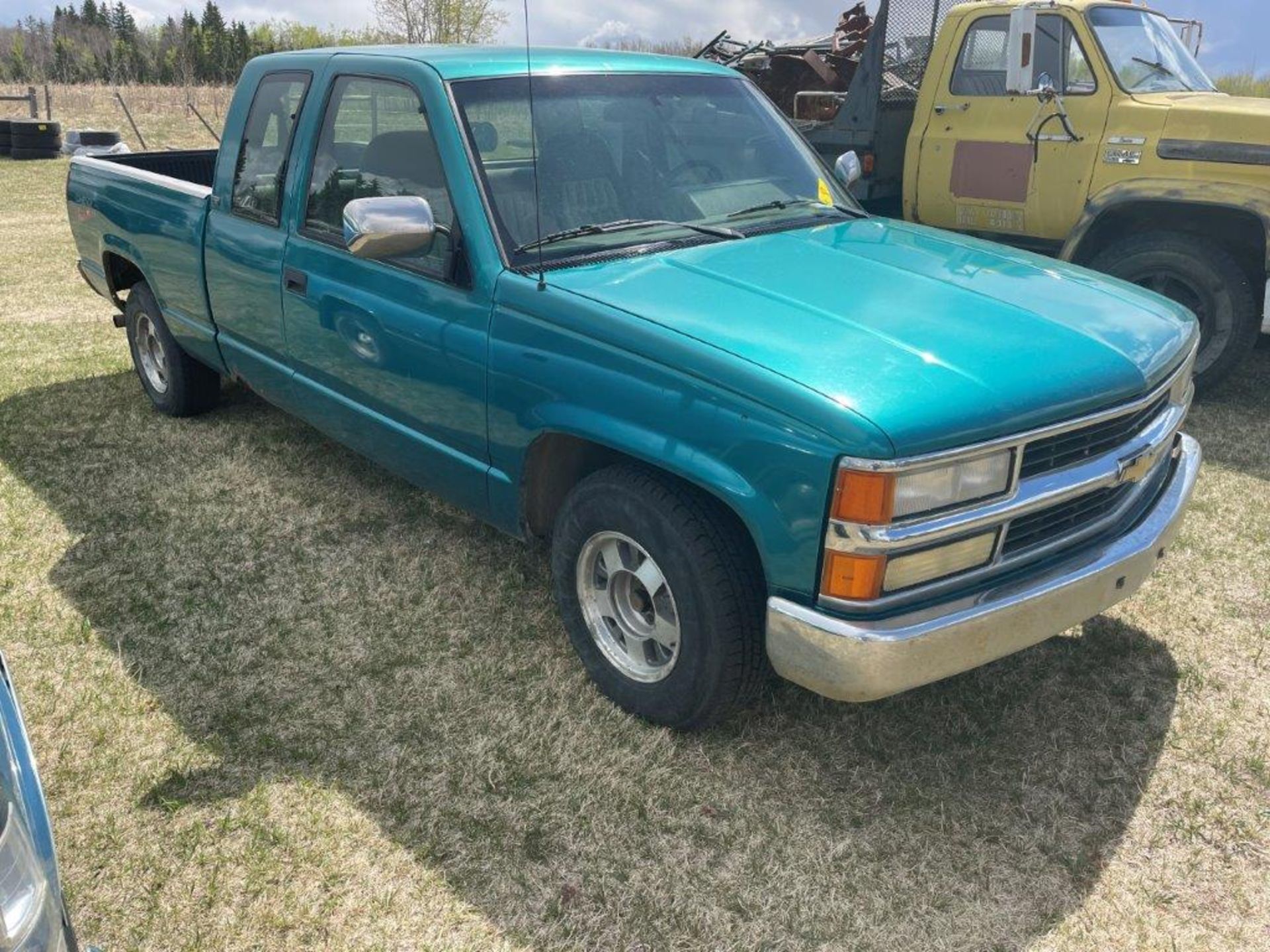 1994 CHEVROLET 1500 CHEYENNE THUNDER EXTENDED CAB PICK UP TRUCK W/ 6FT BOX, 499,691KM SHOWING - Image 2 of 7