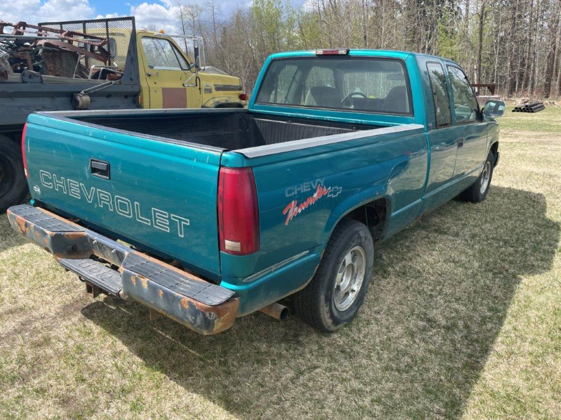 1994 CHEVROLET 1500 CHEYENNE THUNDER EXTENDED CAB PICK UP TRUCK W/ 6FT BOX, 499,691KM SHOWING - Image 3 of 7