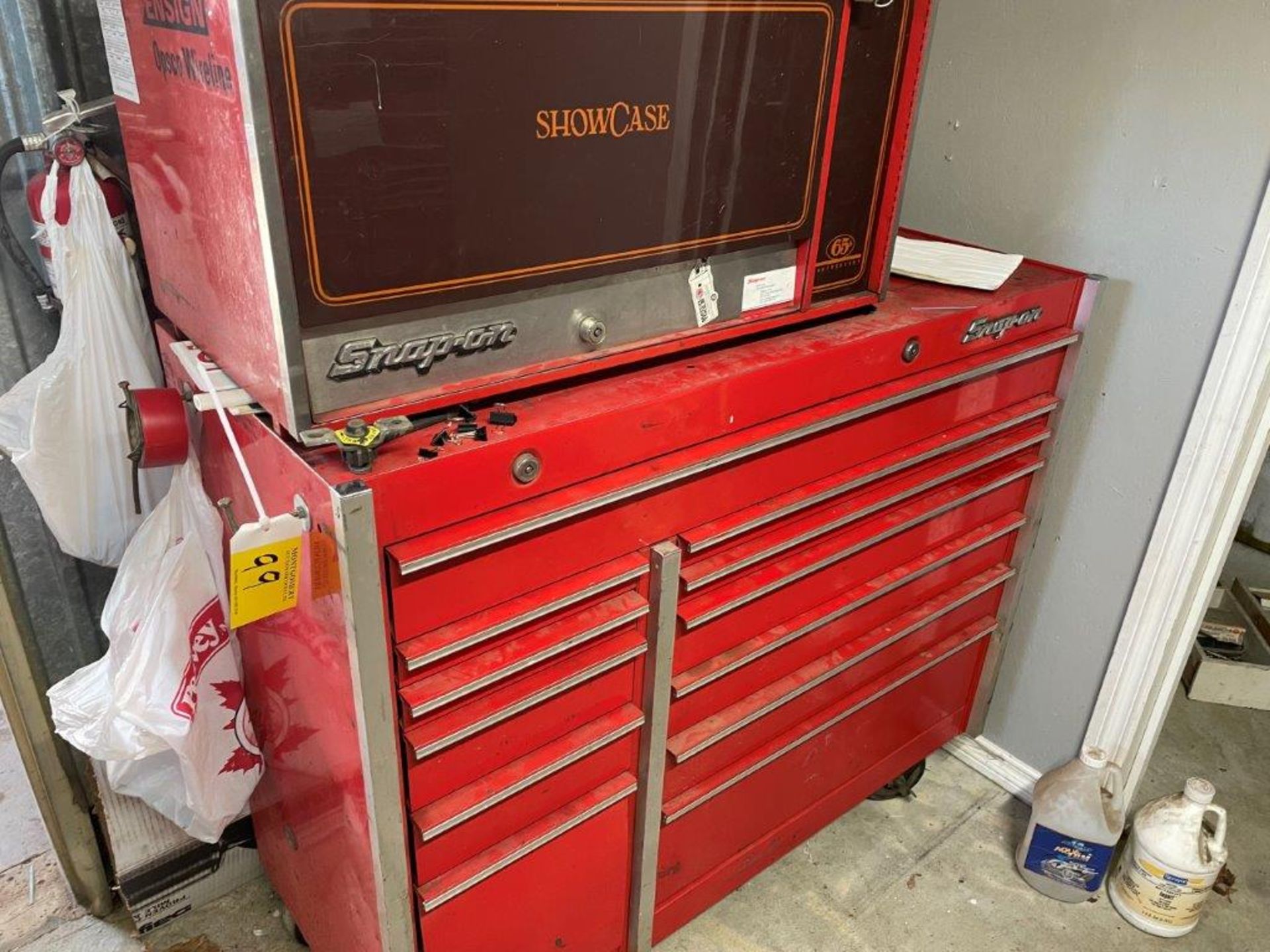 SNAP-ON 12-DRAWER TOOLBOX WITH UPPER SHOWCASE UNIT