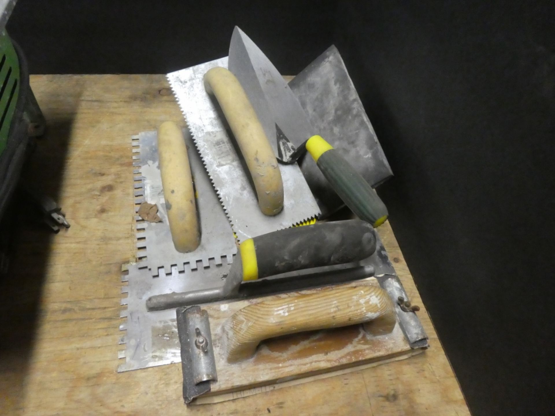 TILE WET SAW AND ASSORTED TROWELS - Image 2 of 4