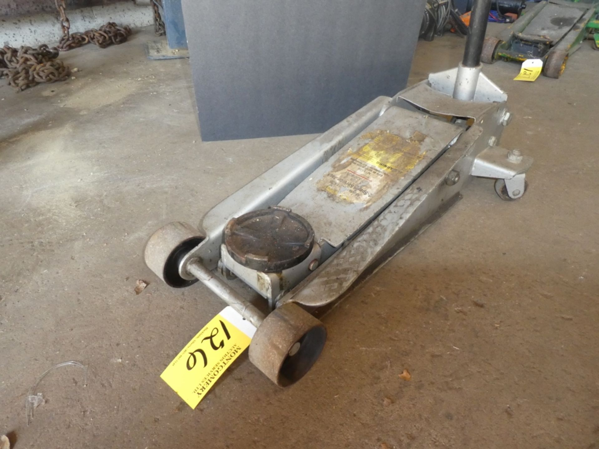 3.5 TON HYDRAULIC FLOOR JACK - Image 2 of 4