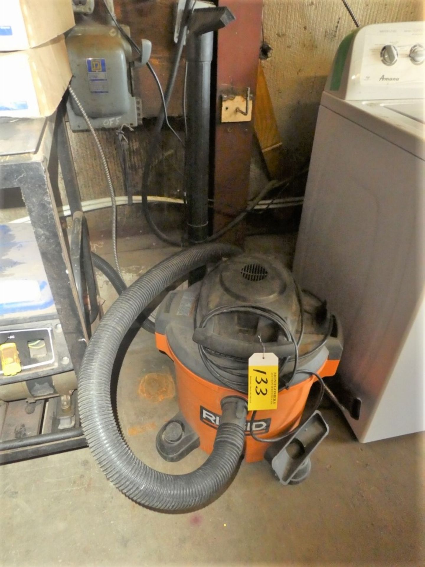 RIDGID WET/DRY SHOP VACUUM W/ HOSE AND ASSORTED ATTACHTMENTS