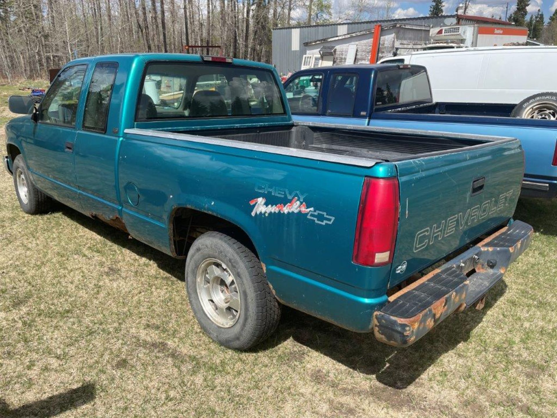 1994 CHEVROLET 1500 CHEYENNE THUNDER EXTENDED CAB PICK UP TRUCK W/ 6FT BOX, 499,691KM SHOWING - Image 4 of 7