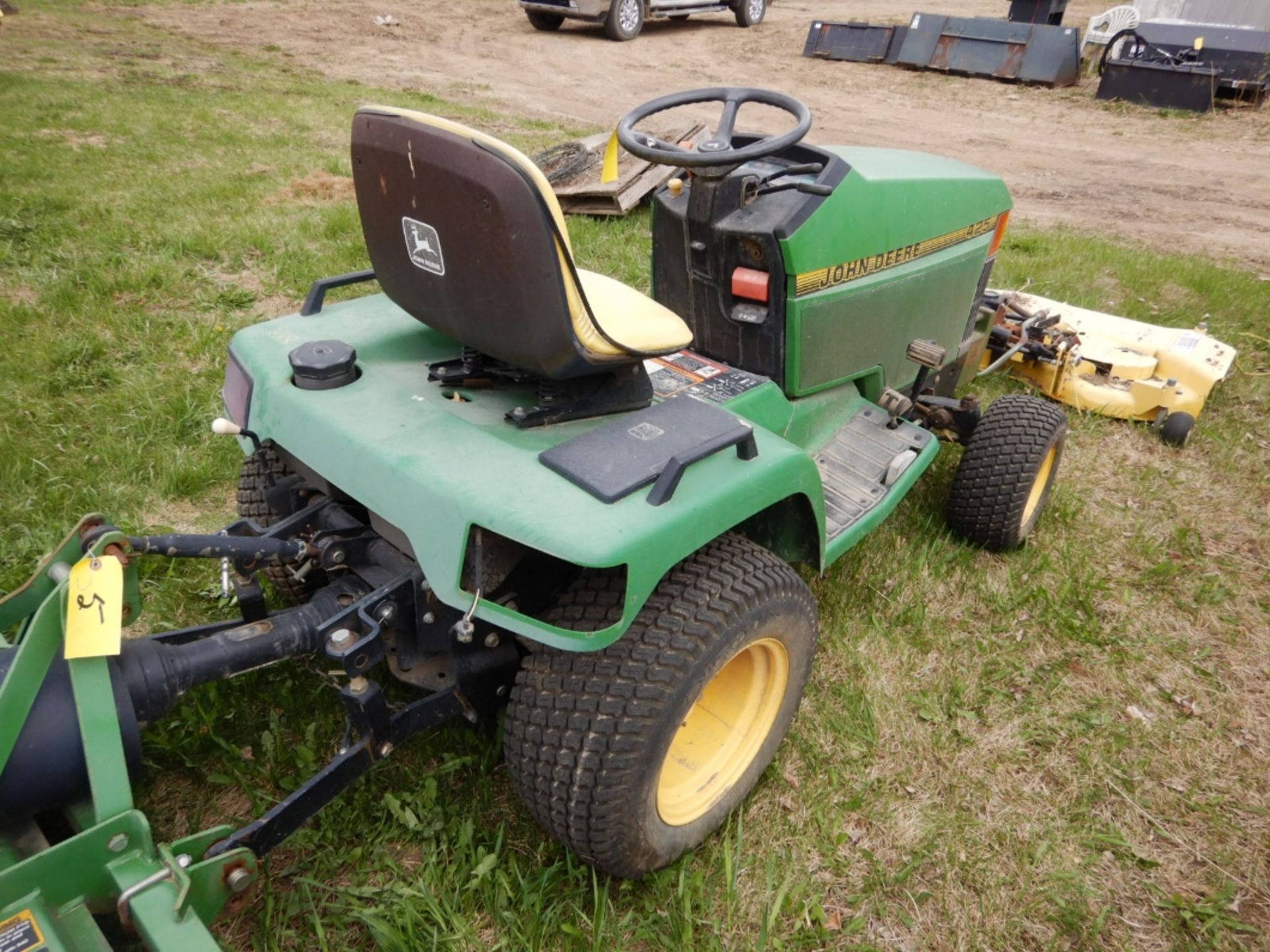 JOHN DEERE 425 LAWN TRACTOR W/3 PT W/JD 54 INCH MULCHER COMPATIBLE MOWER DECK - Image 6 of 6