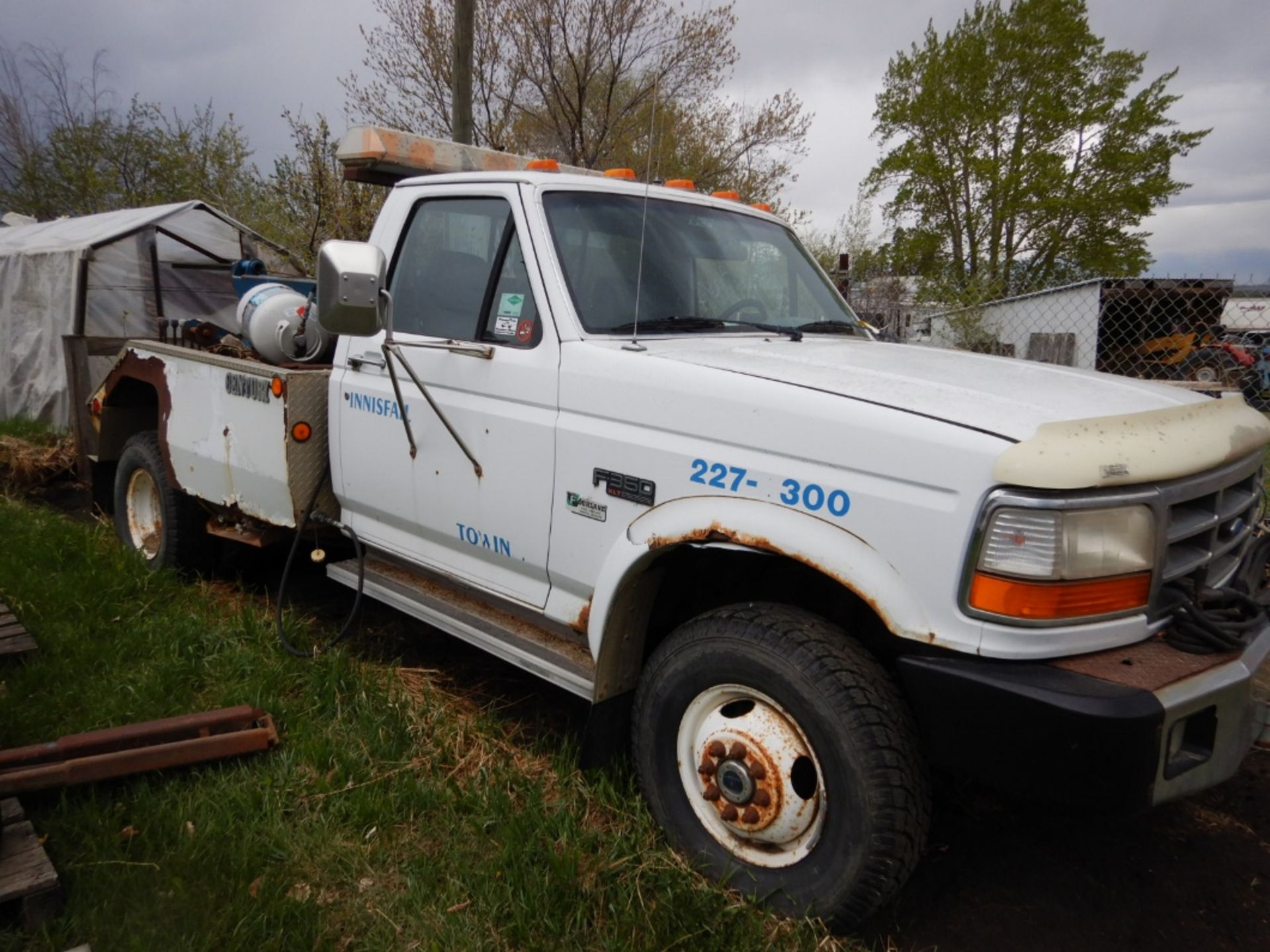 1995 FORD F350 XLT TOW TRUCK W/CENTURY 411 TOWING DECK, DOLLIES W/5 SPD MANUAL-OD TRANS, V8 GAS,