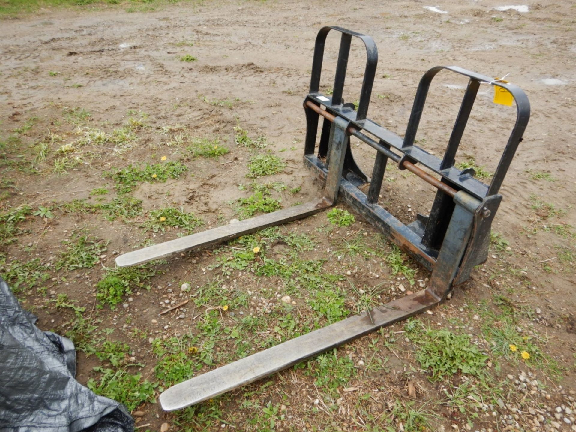 48INCH PALLET FORK W/ WALK-THRU FOR SKID STEER - Image 2 of 2