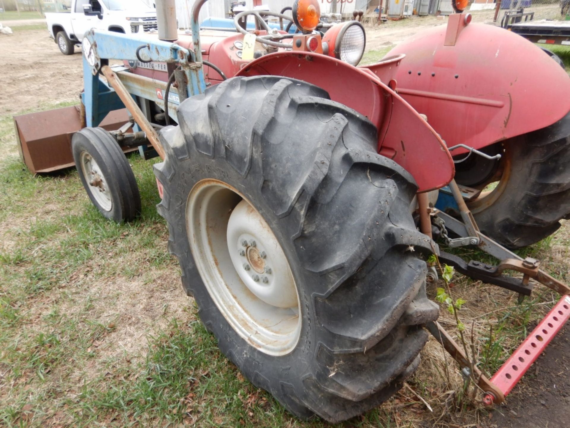 MASSEY FERGUSON 135 DIESEL TRACTOR W/ALLIED FRONT END LOADER, 3 PT – 6403 HRS. SHOWING - Image 5 of 9