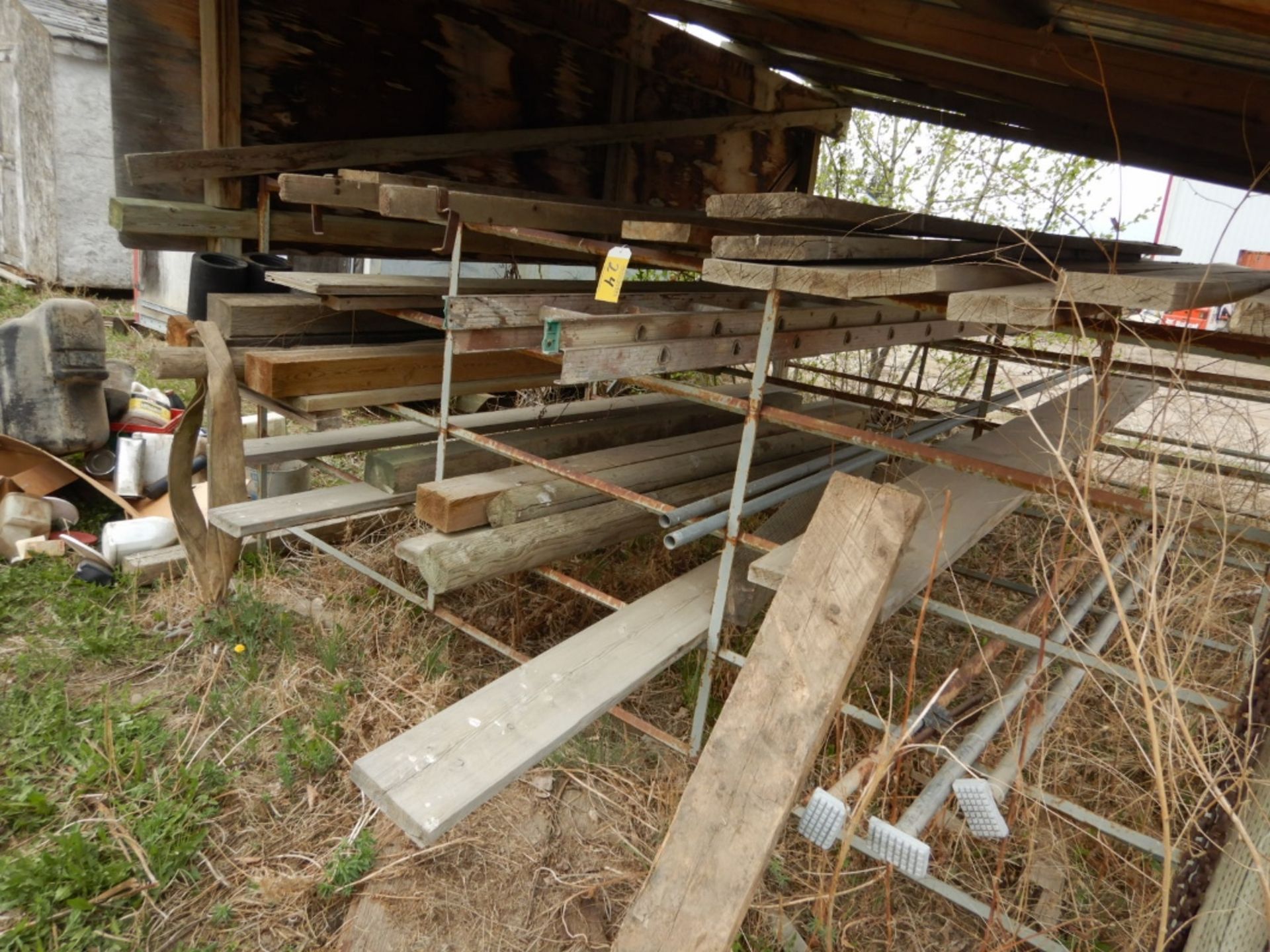 LEAN-TO SKIDDED SHED 11FT X 16FT INCLUDING CONTENTS, LUMBER 3-2W 10FT PANELS, ETC. - Image 3 of 3