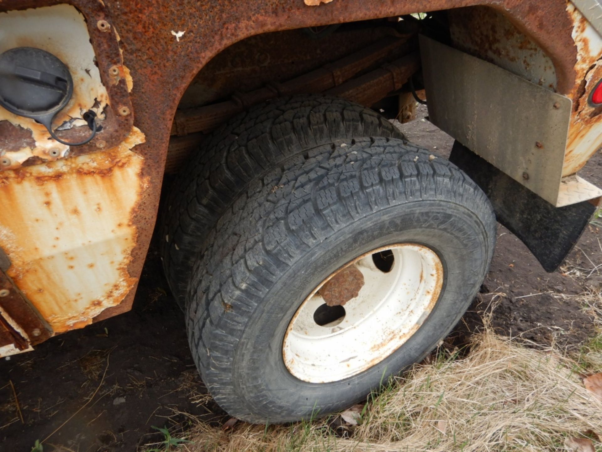 1995 FORD F350 XLT TOW TRUCK W/CENTURY 411 TOWING DECK, DOLLIES W/5 SPD MANUAL-OD TRANS, V8 GAS, - Image 6 of 14