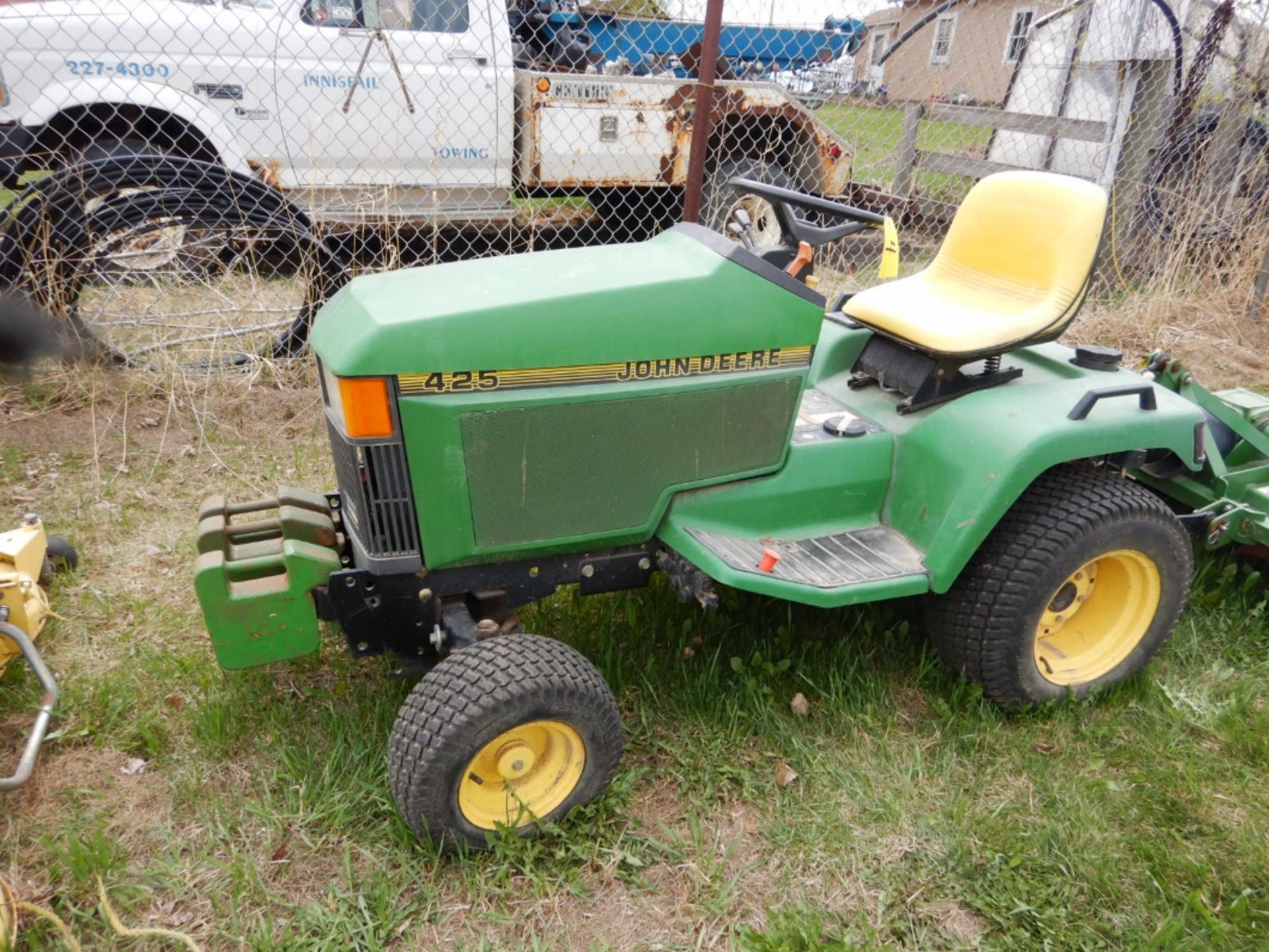 JOHN DEERE 425 LAWN TRACTOR W/3 PT W/JD 54 INCH MULCHER COMPATIBLE MOWER DECK