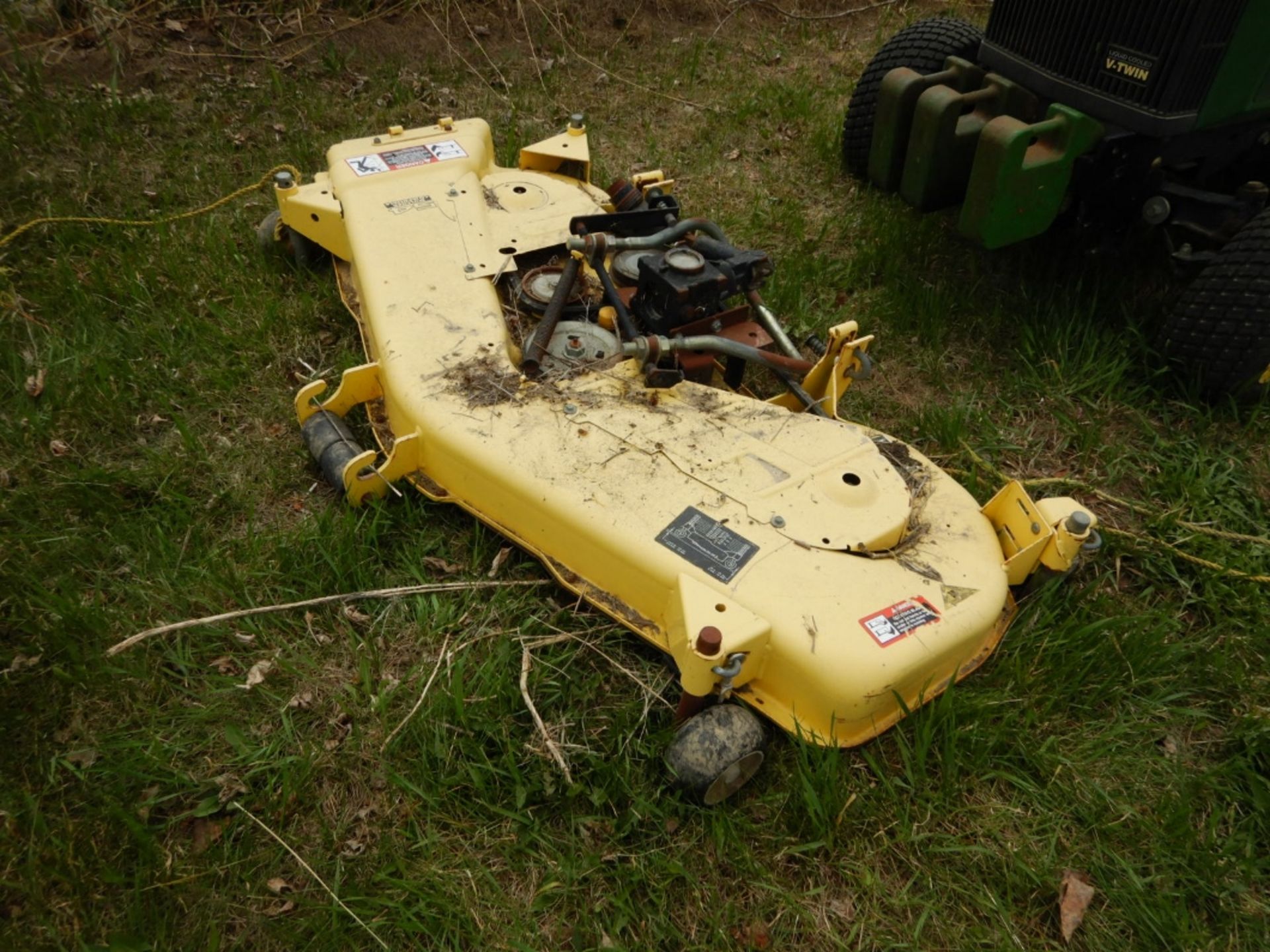 JOHN DEERE 425 LAWN TRACTOR W/3 PT W/JD 54 INCH MULCHER COMPATIBLE MOWER DECK - Image 2 of 6