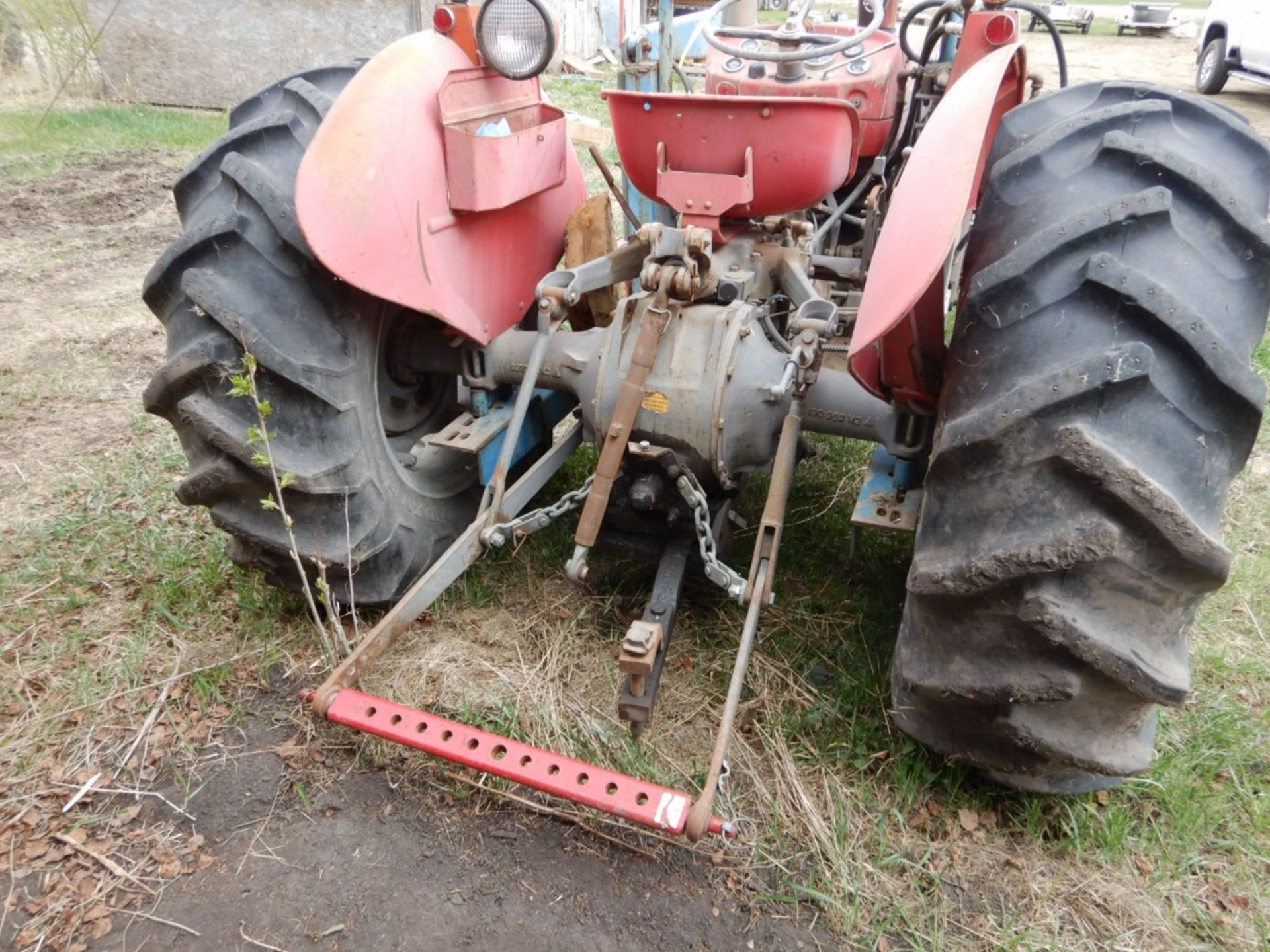 MASSEY FERGUSON 135 DIESEL TRACTOR W/ALLIED FRONT END LOADER, 3 PT – 6403 HRS. SHOWING - Image 4 of 9