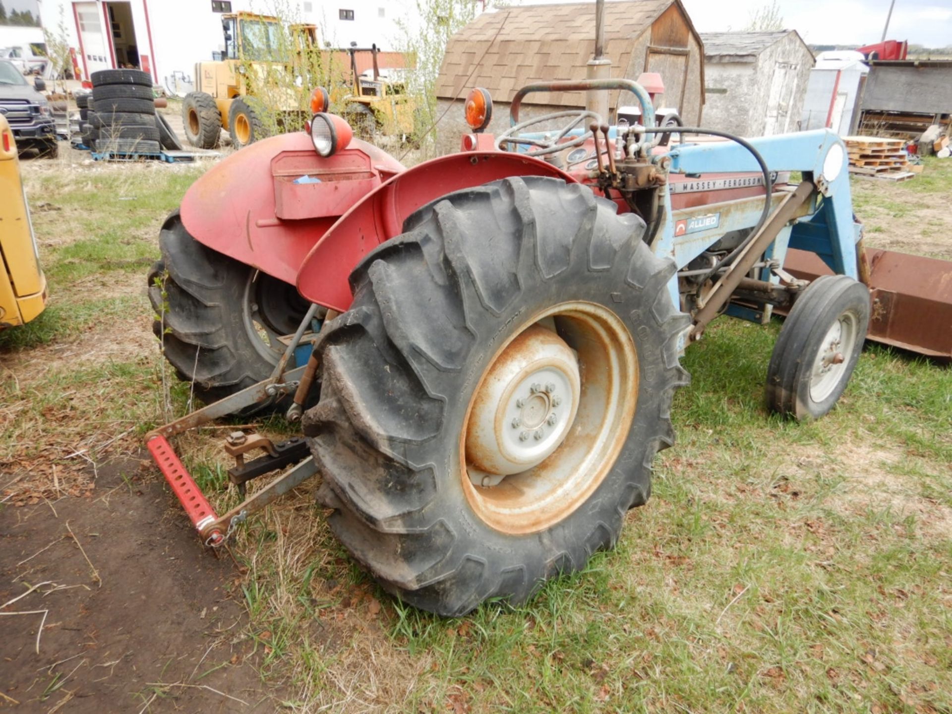 MASSEY FERGUSON 135 DIESEL TRACTOR W/ALLIED FRONT END LOADER, 3 PT – 6403 HRS. SHOWING - Image 3 of 9