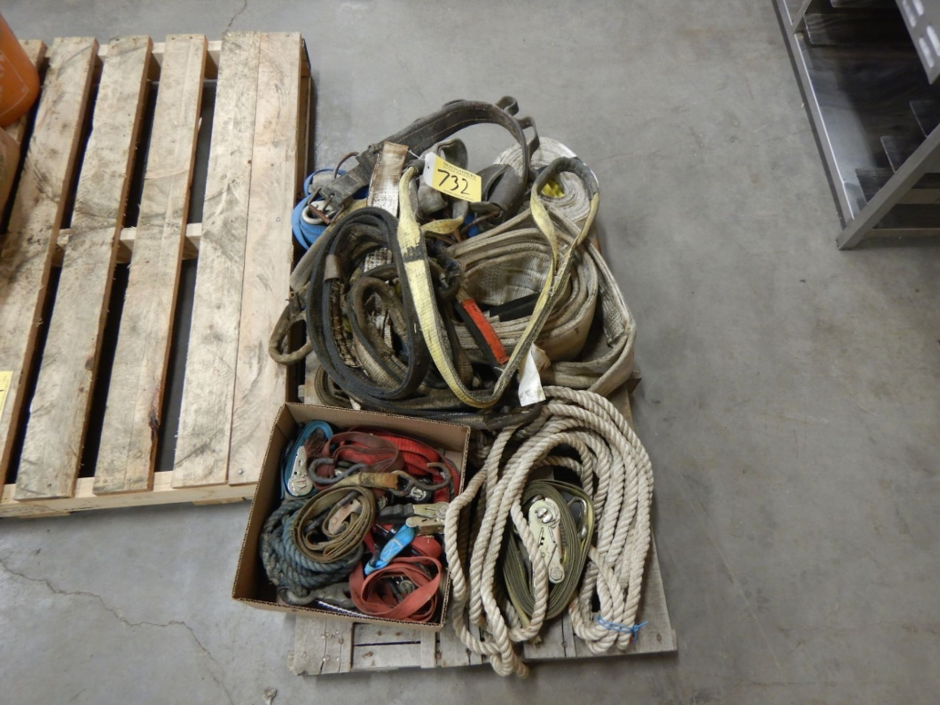 L/O ASSORTED WEB SLINGS, TOW ROPES, RATCHET STRAPS, ETC.
