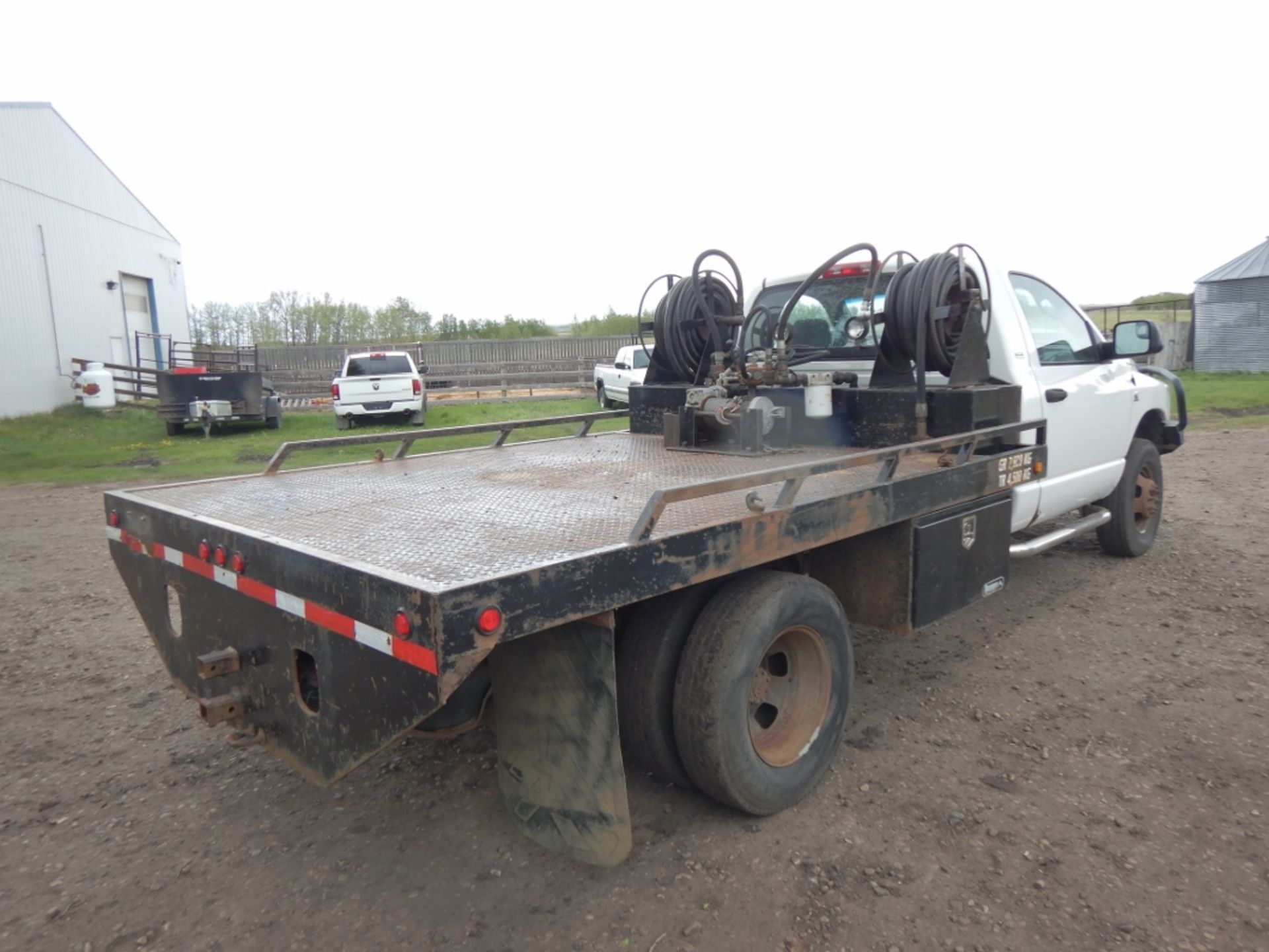 2007 DODGE RAM 3500 HD 4WD TRUCK, W/ PTO, HYDRAULICS, DECK WINCH, DUALLY, 6.7L CUMMINS TURBO DIESEL - Image 5 of 19