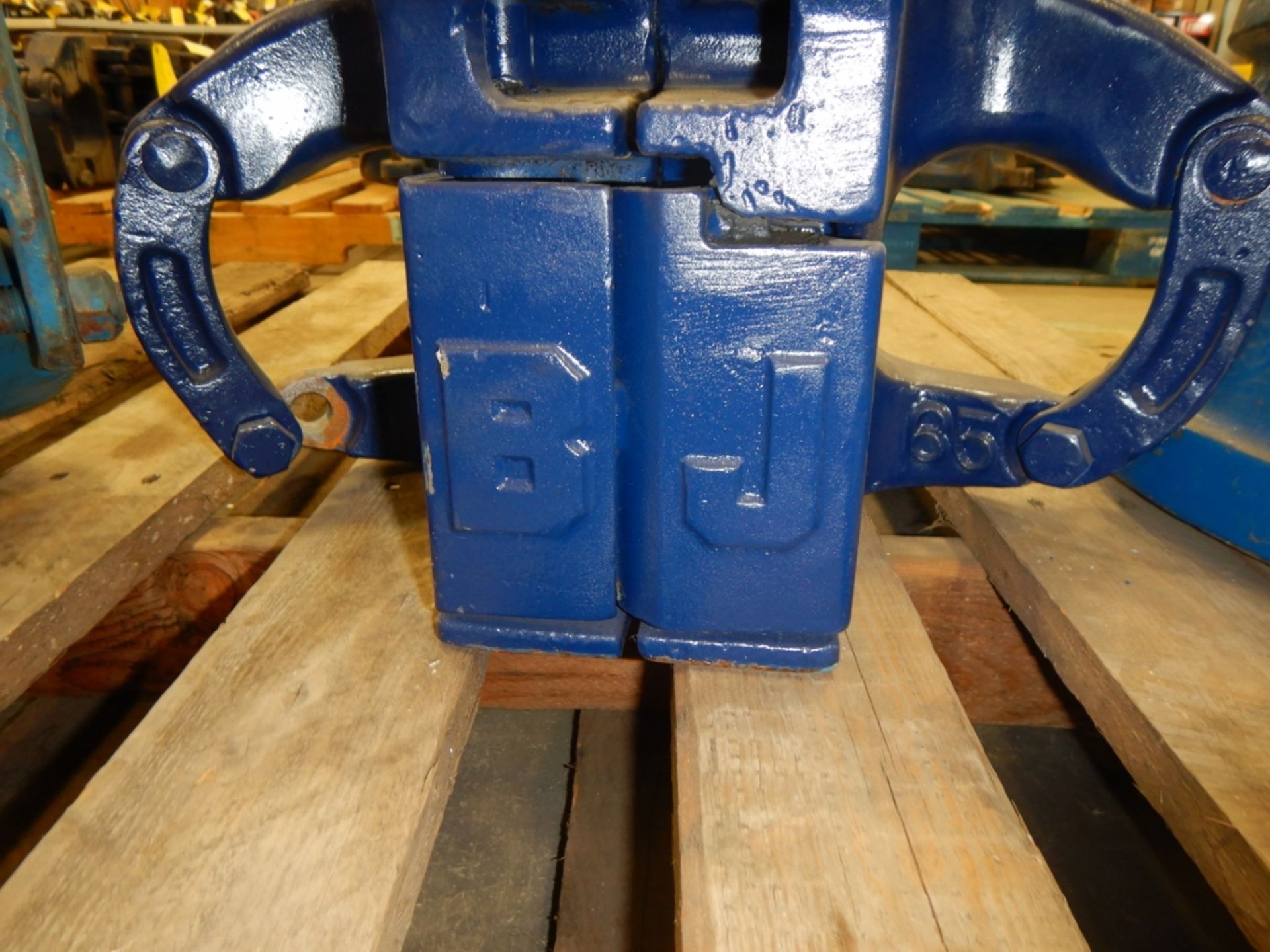 BJ 65-TON CENTRE LATCH 4.5IN ELEVATOR (CERTIFIED) - Image 2 of 7