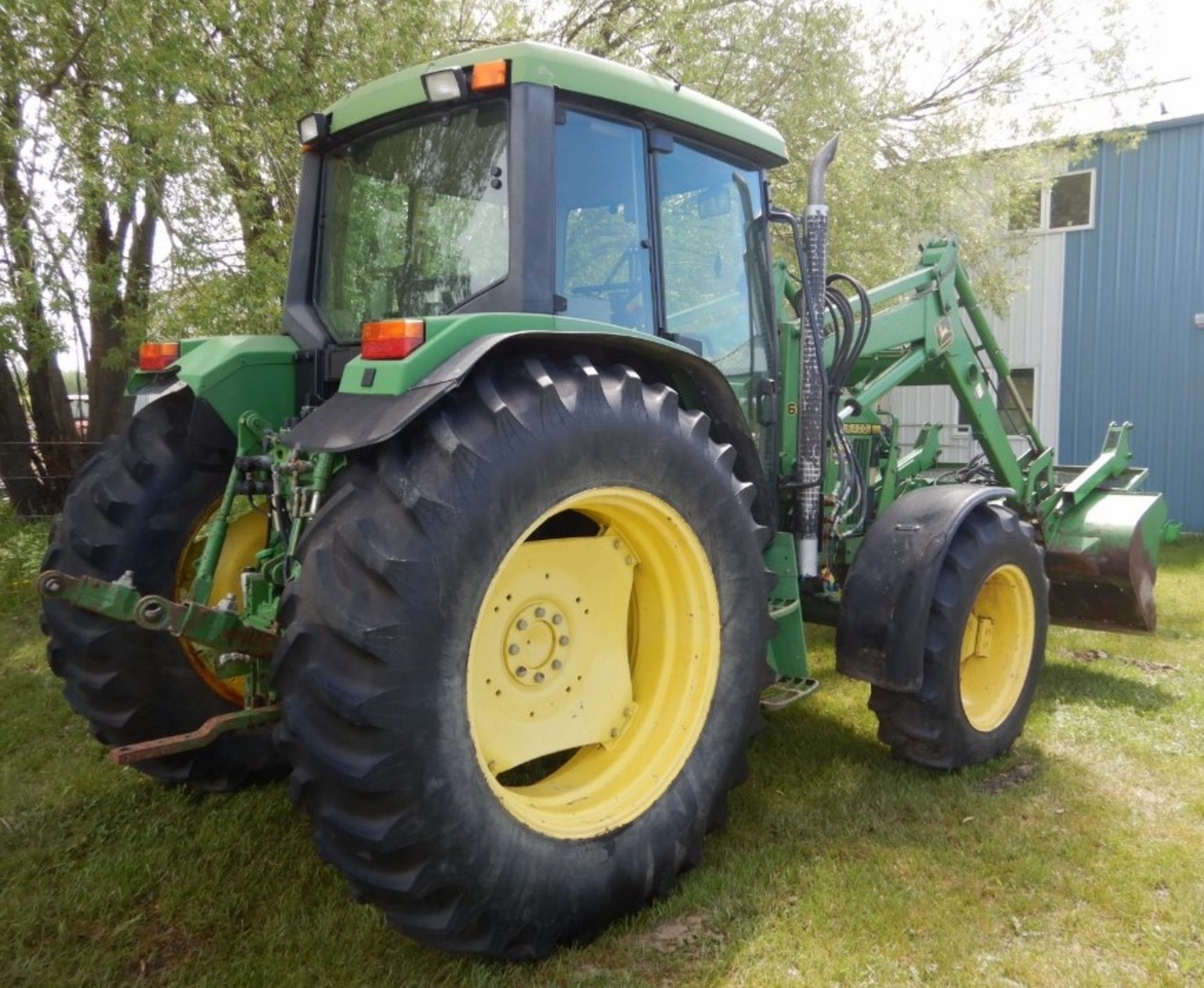 JOHN DEERE 6400 FWA TRACTOR W/FEL, GRAPPLE (GRAPPLE NOT ATTACHED - NO RAM) & 3PT HITCH, 7486 HOURS - Image 5 of 11