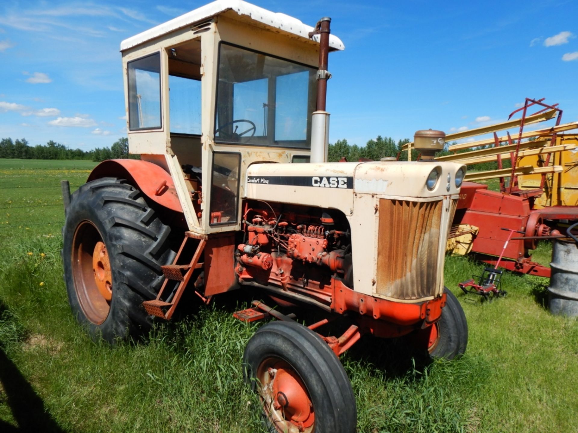 CASE 930 COMFORT KING TRACTOR W/ CAB, DIESEL ENGINE, 18.4X30 RUBBER, 5140 HR SHOWING, S/N 8250981 - Image 4 of 12