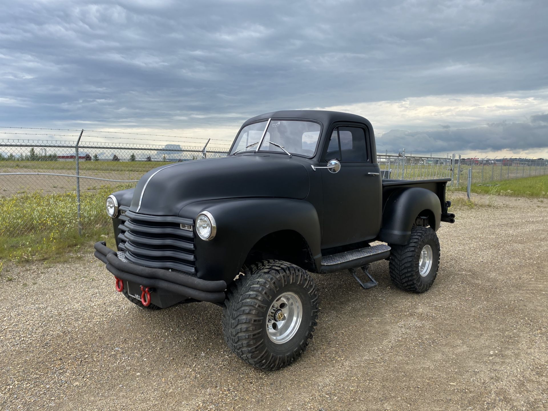 1951 CHEVROLET SPLIT WINDOW P/U ON 1987 BLAZER FRAME W/GM 350 SMALL BLOCK - LOCATED IN RED DEER, AB