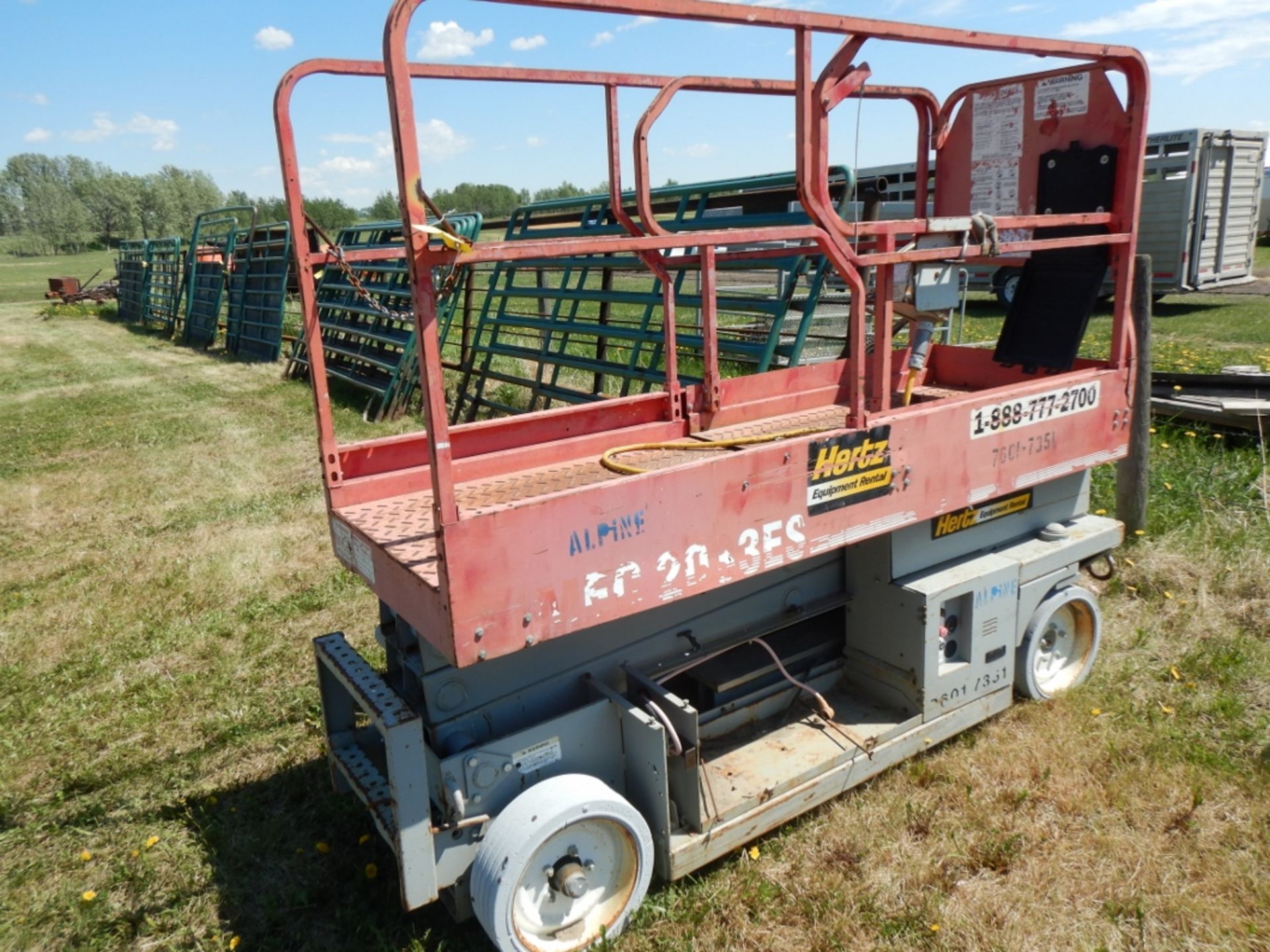 MEC2033ES SOLID TIRE SCISSOR MANLIFT