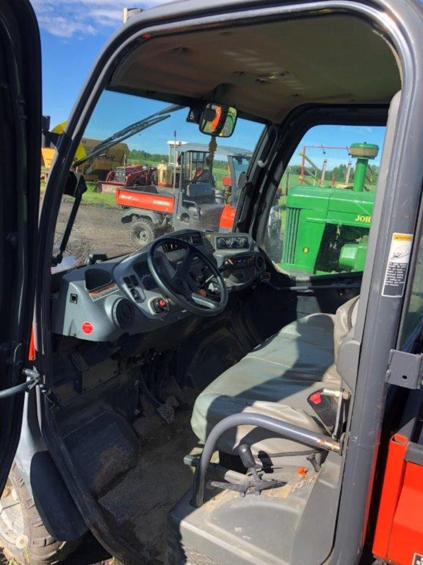 2009 KUBOTA 1100 UTV 4X4 DIESEL W/CAB, WINCH HYD BOX LIFT, 1822 HRS SHOWING, S/N 21378 ID# - Image 5 of 7