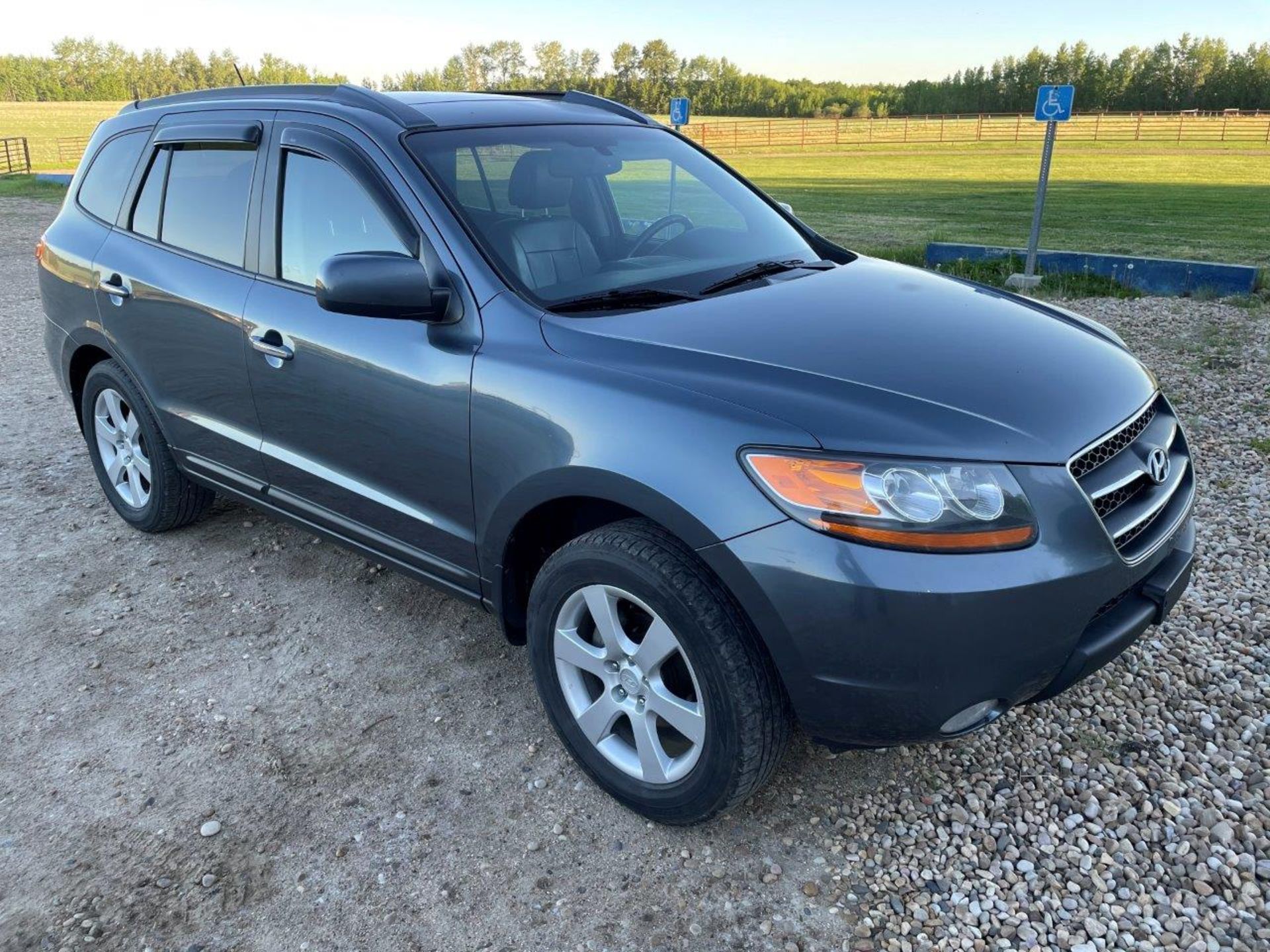 2009 HYUNDAI SANTE FE SPORT SUV 3.3L V6 GAS, 4DR, 4X4, LEATHER HEATED SEATS, SUNROOF, 257,962 KMS - Image 2 of 12