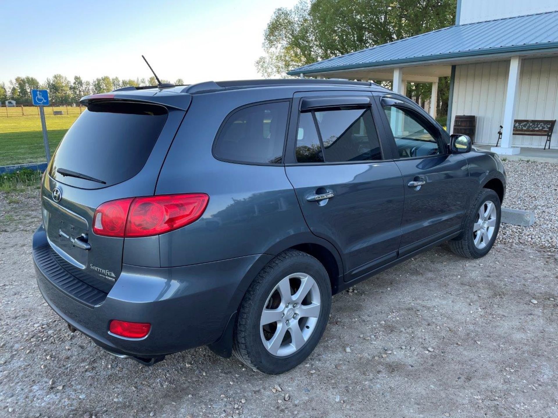 2009 HYUNDAI SANTE FE SPORT SUV 3.3L V6 GAS, 4DR, 4X4, LEATHER HEATED SEATS, SUNROOF, 257,962 KMS - Image 3 of 12