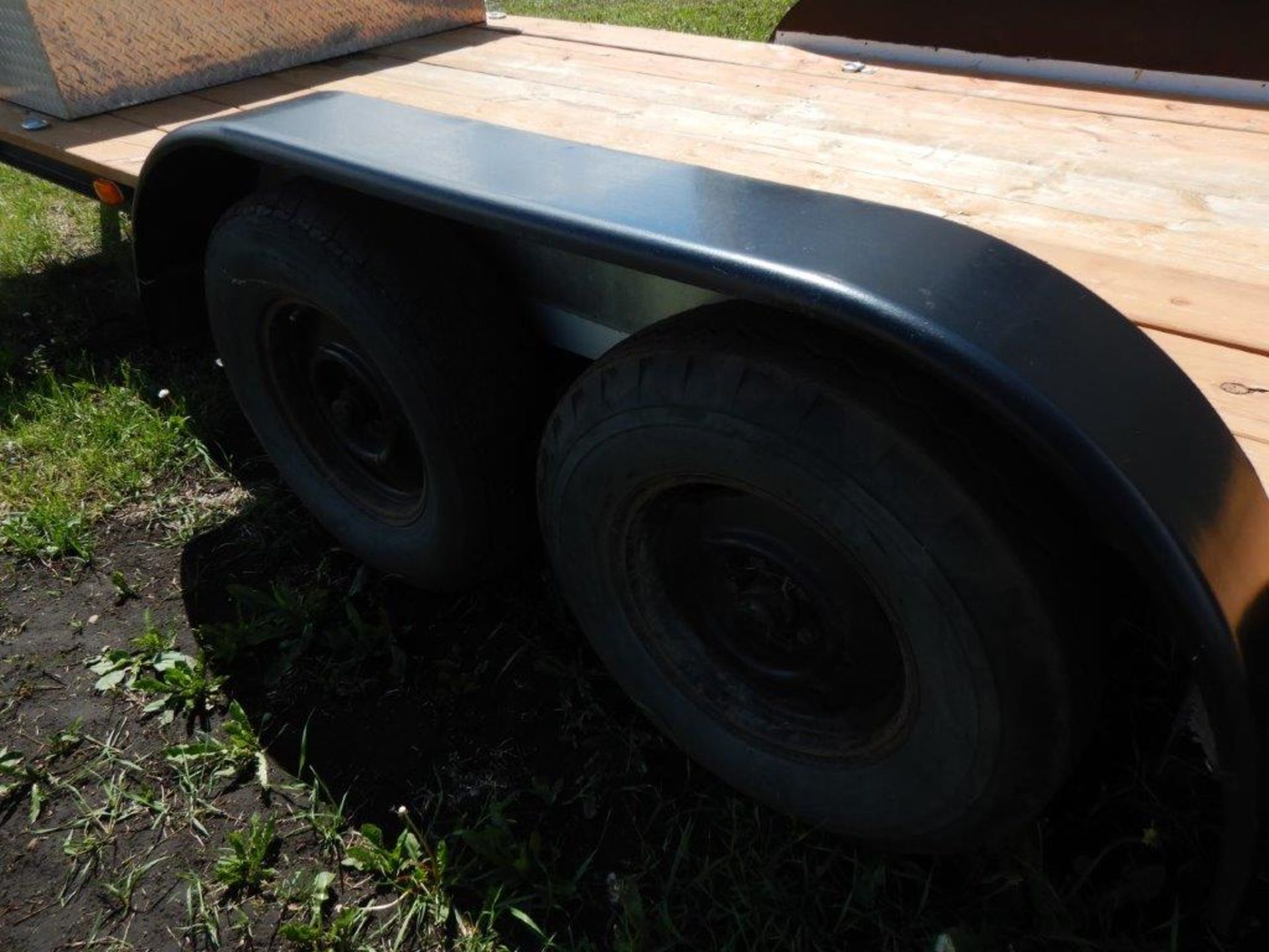 1973 TERRY TAURAS T/A 6 FT X 15 FT TRAILER W/CHECKER PLATE JOCKEY BOX S/N REGISTERED IN ALBERTA - Image 5 of 7