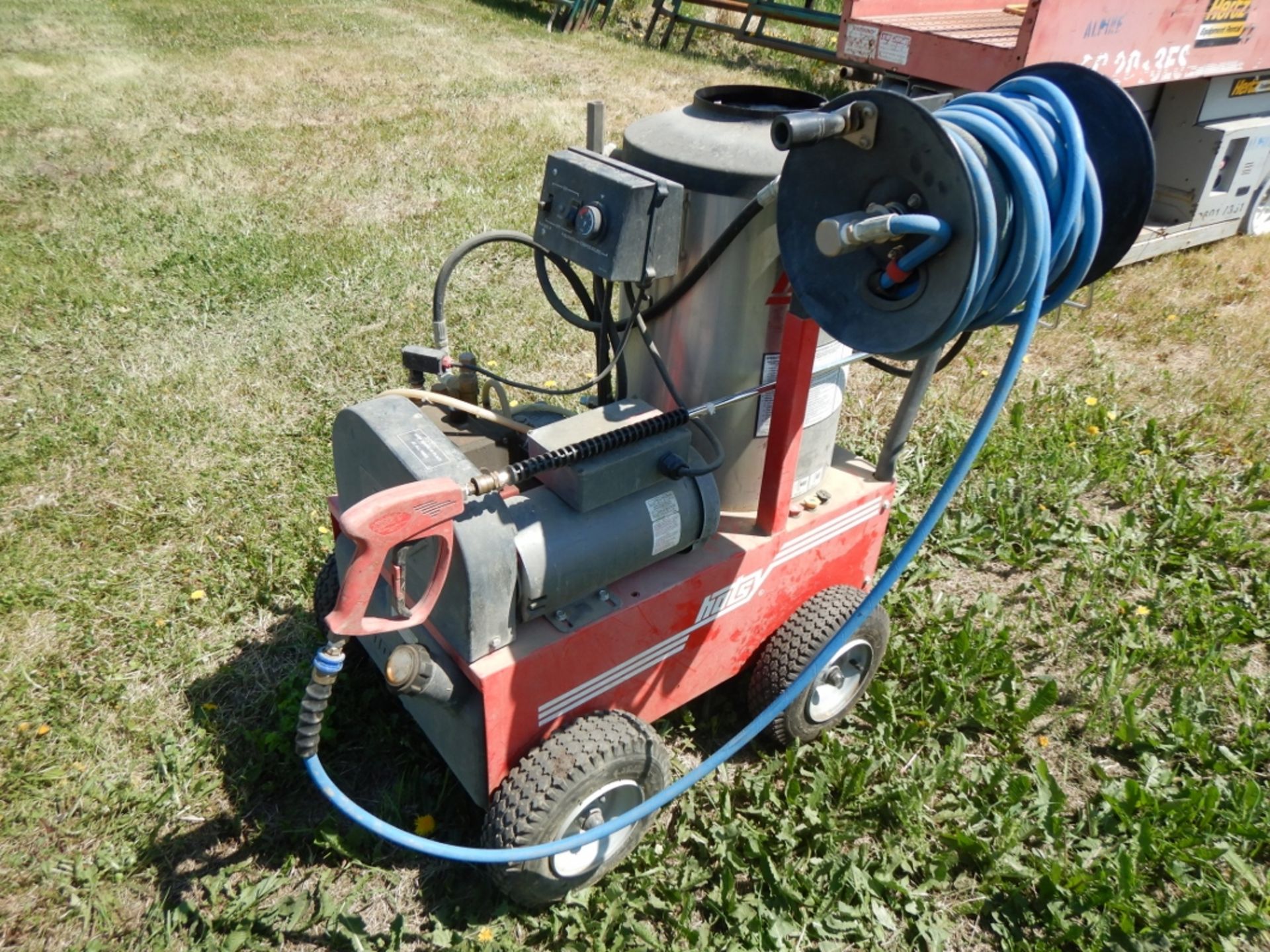 HOTSY HOT WATER ELECTRIC PRESSURE WASHER W/ HOSE REEL, HOSE, AND WASH WAND - Image 2 of 6