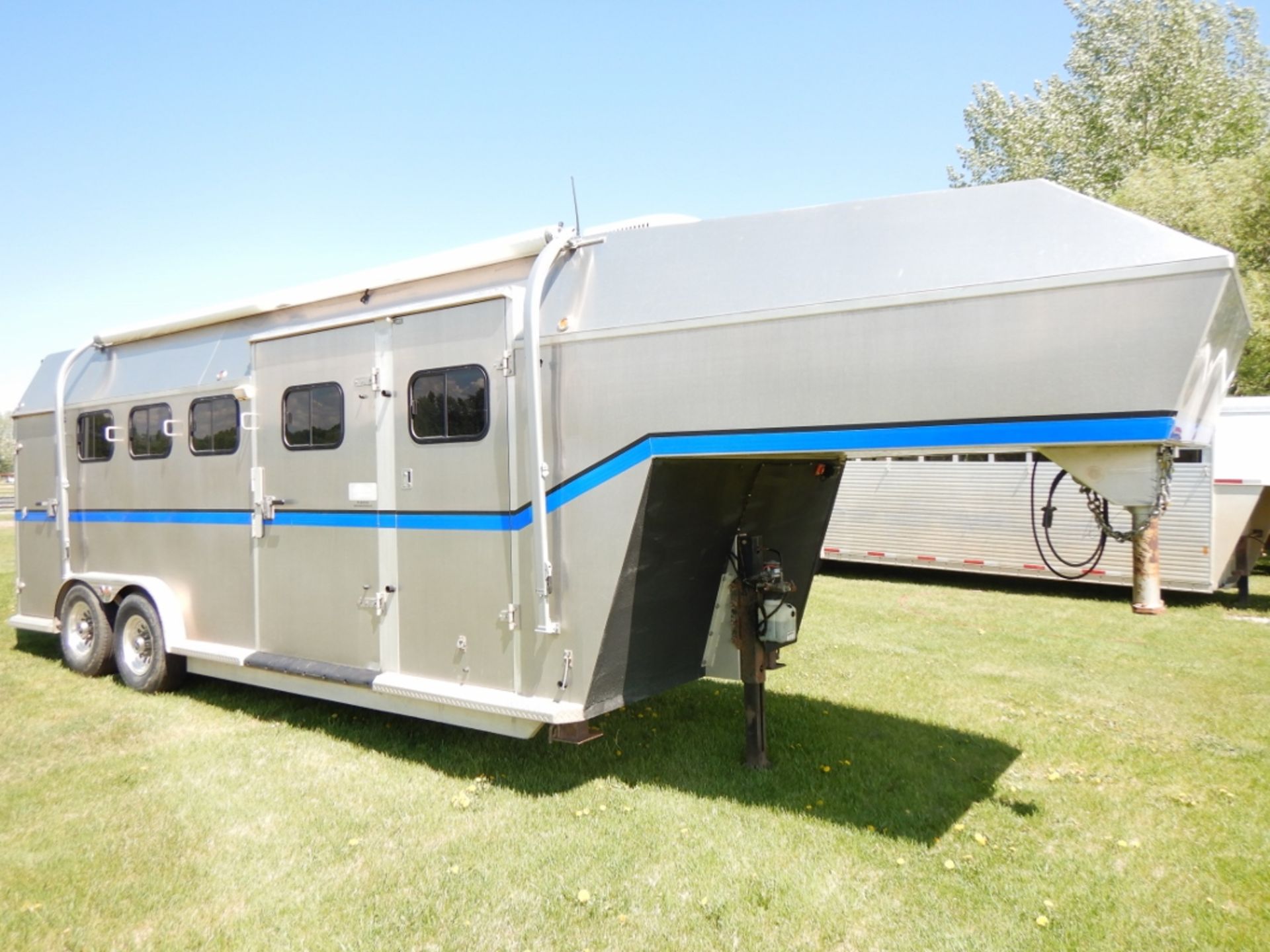 2003 ROCKIES CONVERSIONS SS 4-HORSE RH ANGLE HAUL TRAILER W/LIVING QUARTERS, A/C, INTEGRATED GEN SET - Image 2 of 22