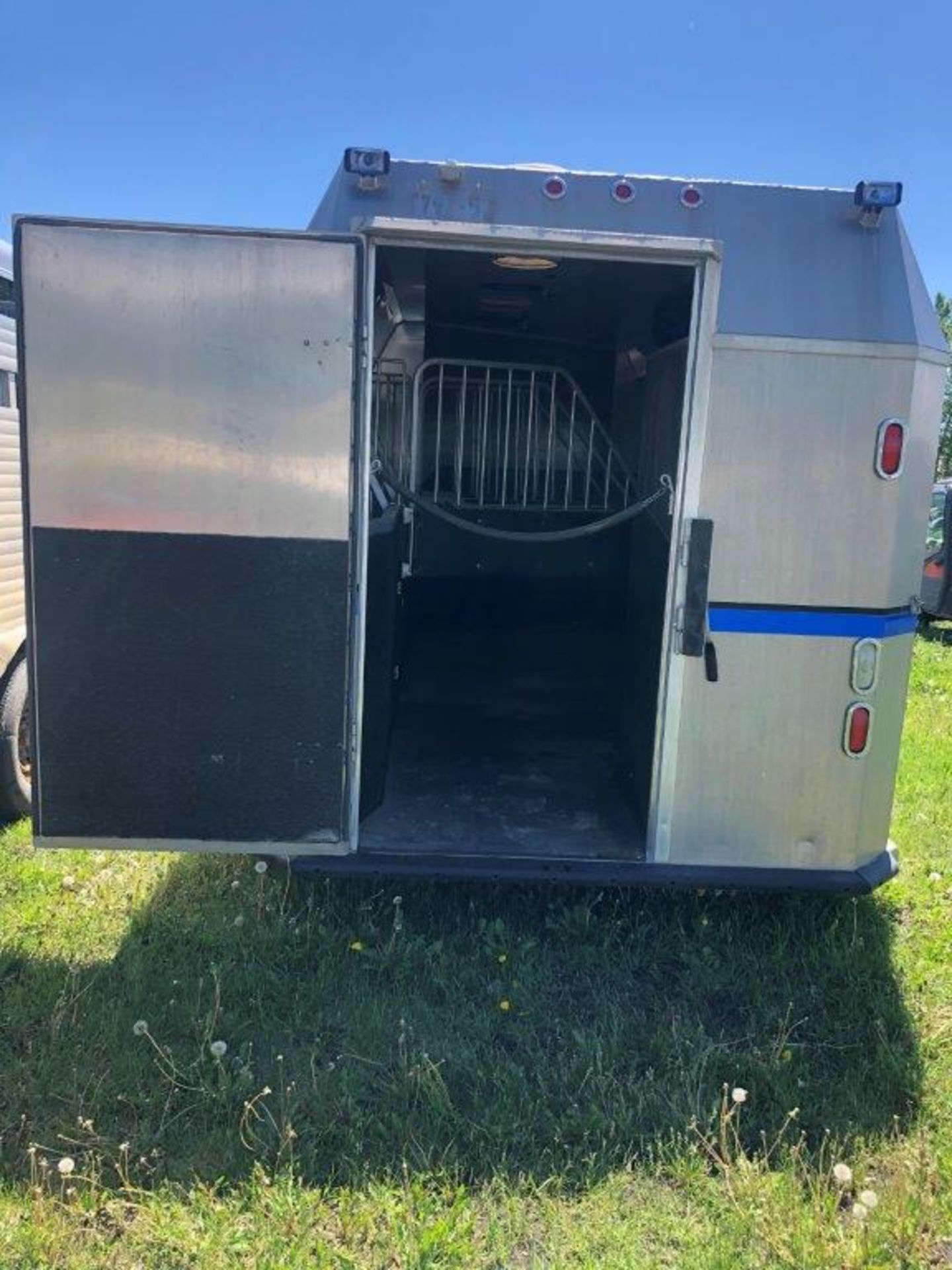 2003 ROCKIES CONVERSIONS SS 4-HORSE RH ANGLE HAUL TRAILER W/LIVING QUARTERS, A/C, INTEGRATED GEN SET - Image 14 of 22