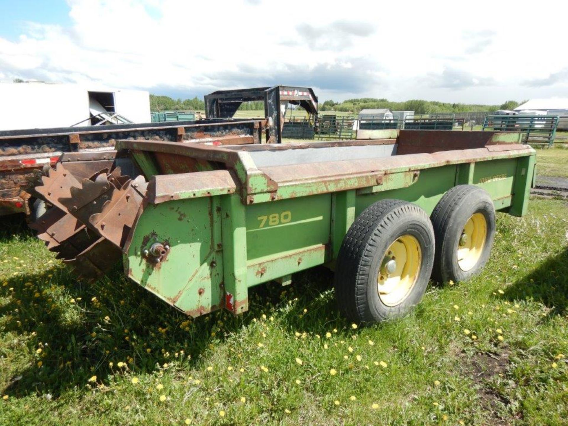 JD 780 T/A MANURE SPREADER W/HYDRA-PUSH S/N OBL - Image 5 of 8