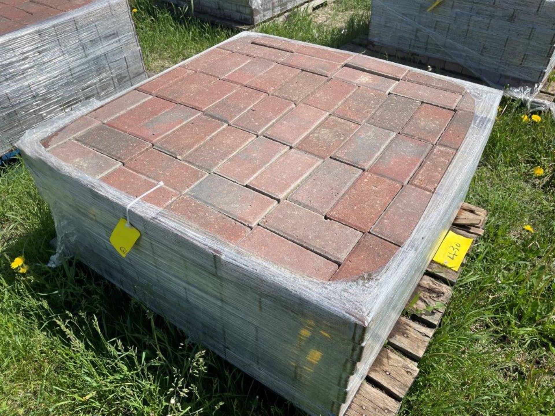 L/O 4"X8" BRICK/PAVERS APPROX 350