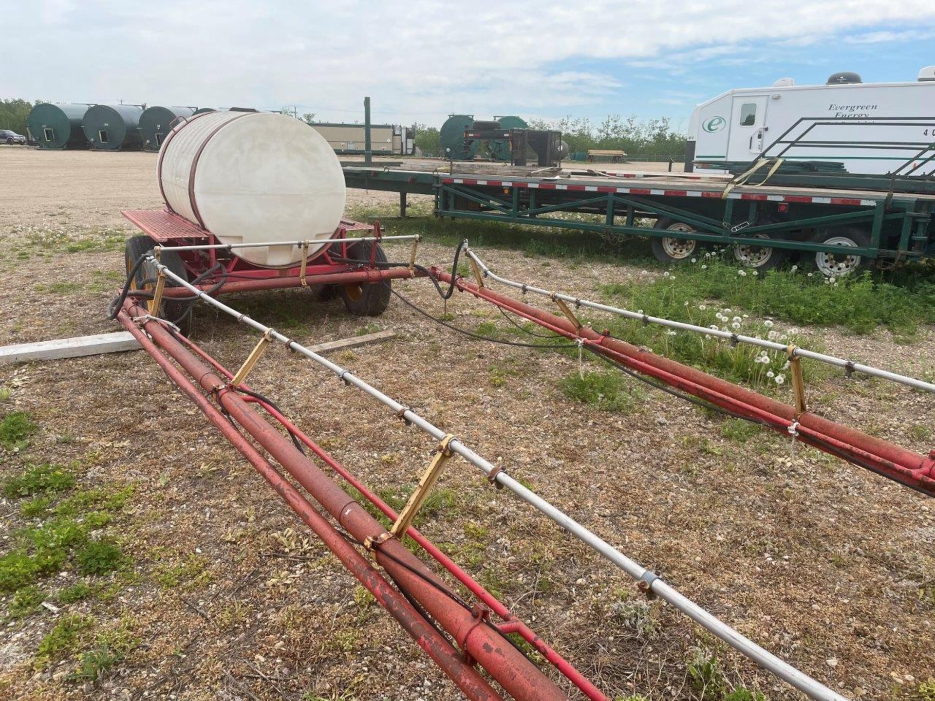 1979 VERSATILE 850 60FT SPRAYER W/ ADJA SILVER MARKER, S/N 005383 - LOCATED IN THE BLINDMAN - Image 4 of 9