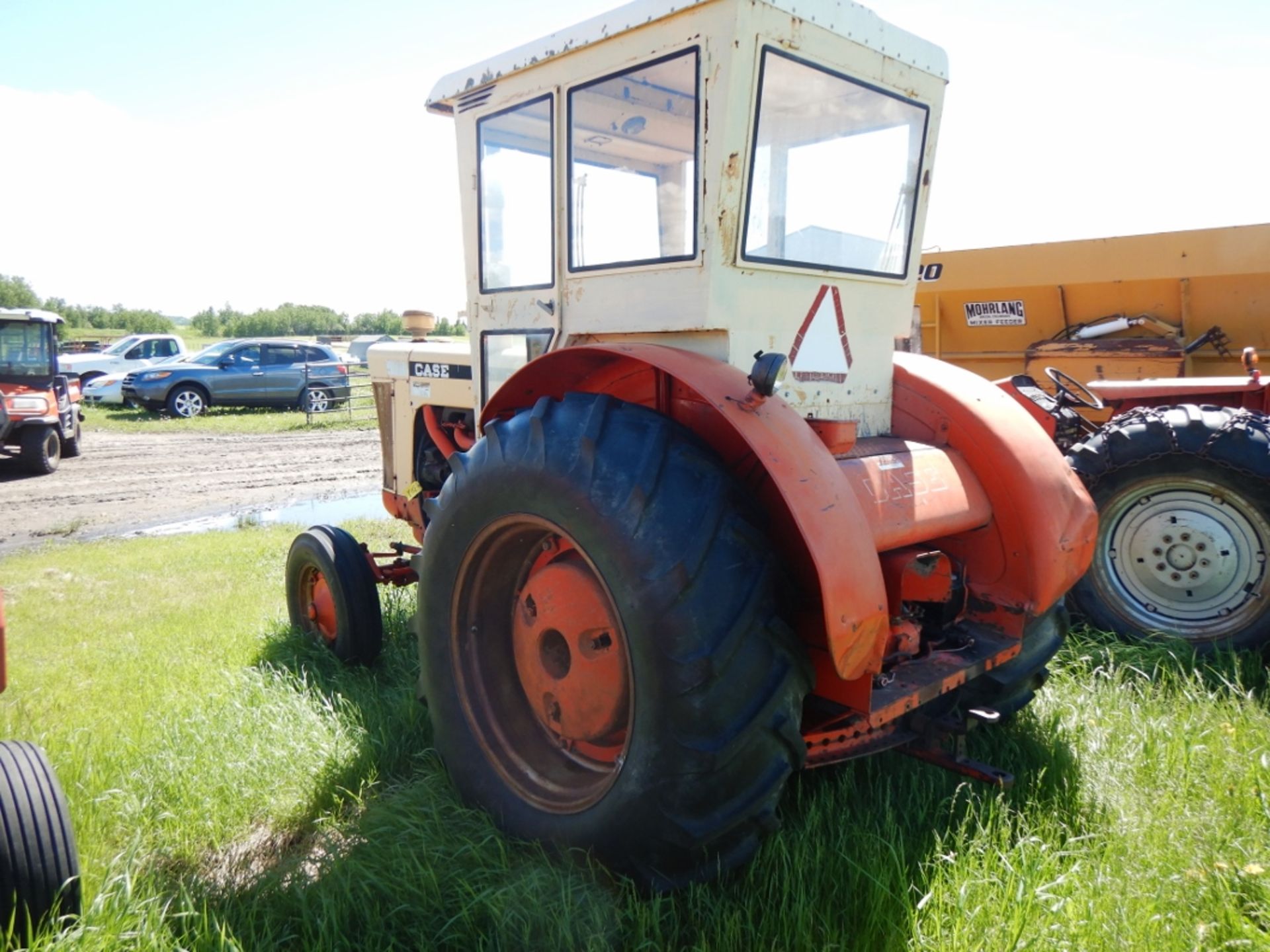 CASE 930 COMFORT KING TRACTOR W/ CAB, DIESEL ENGINE, 18.4X30 RUBBER, 5140 HR SHOWING, S/N 8250981 - Image 8 of 12