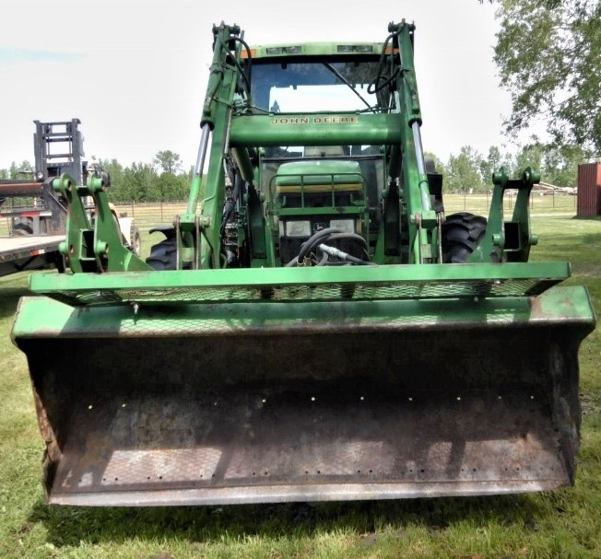 JOHN DEERE 6400 FWA TRACTOR W/FEL, GRAPPLE (GRAPPLE NOT ATTACHED - NO RAM) & 3PT HITCH, 7486 HOURS - Image 3 of 11