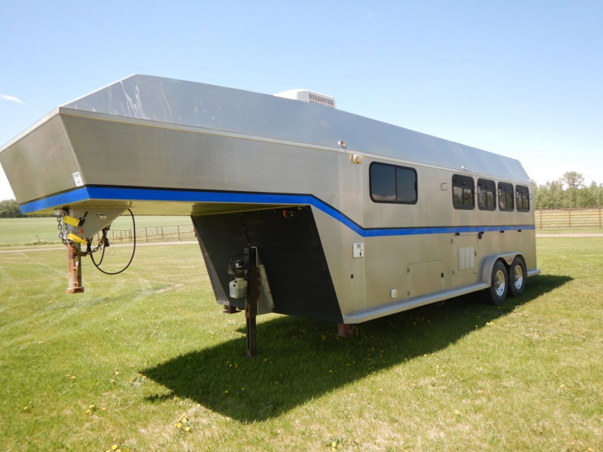 2003 ROCKIES CONVERSIONS SS 4-HORSE RH ANGLE HAUL TRAILER W/LIVING QUARTERS, A/C, INTEGRATED GEN SET