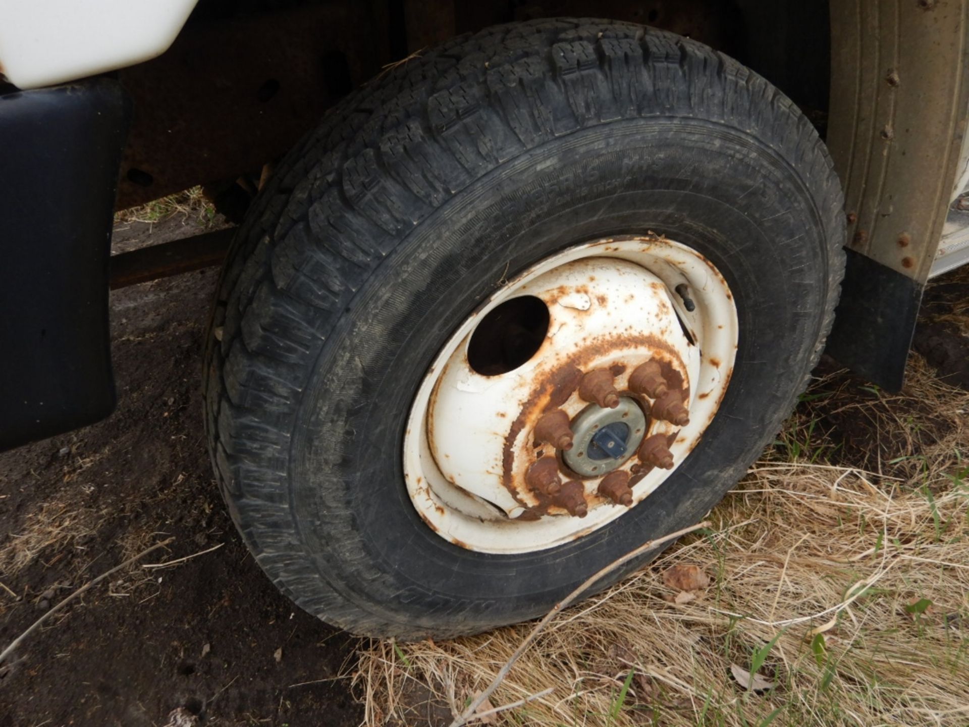 1995 FORD F350 XLT TOW TRUCK W/CENTURY 411 TOWING DECK, DOLLIES W/5 SPD MANUAL-OD TRANS, V8 GAS, - Image 3 of 11