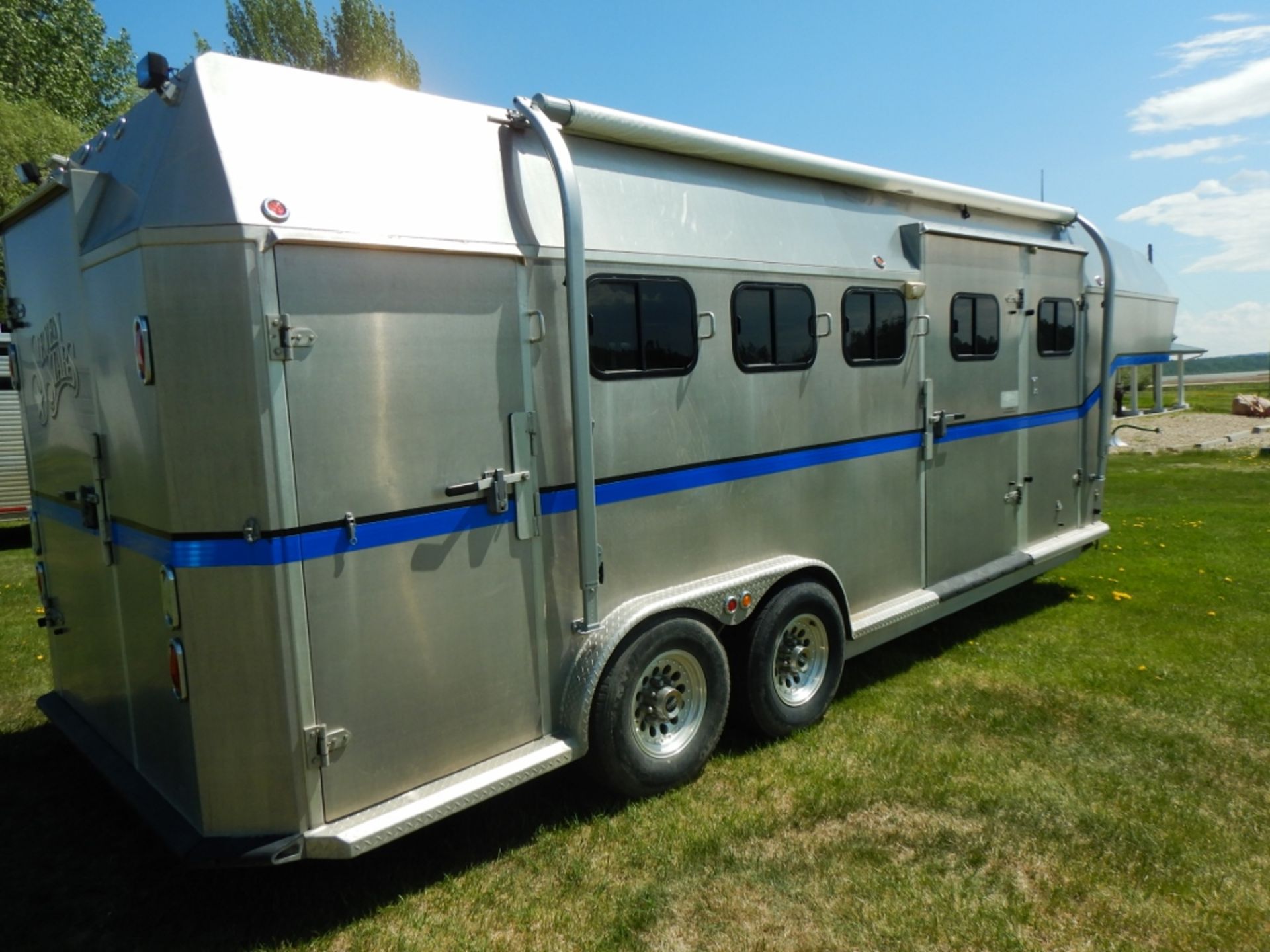 2003 ROCKIES CONVERSIONS SS 4-HORSE RH ANGLE HAUL TRAILER W/LIVING QUARTERS, A/C, INTEGRATED GEN SET - Image 11 of 22