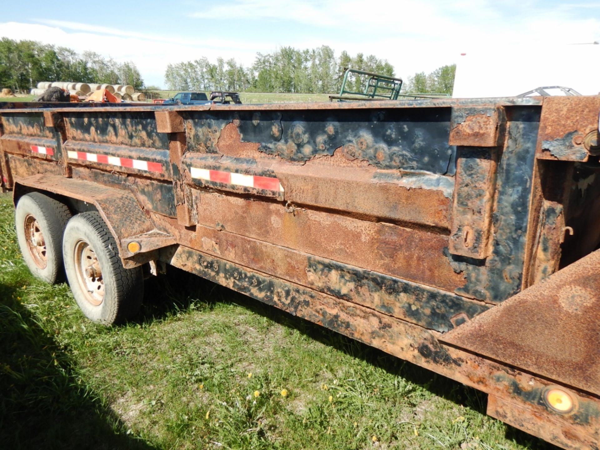 2011 PJ 16 FT T/A DUMP TRAILER W/ROLL-OVER TARP S/N 4P5D91629B1149001 - Image 4 of 8