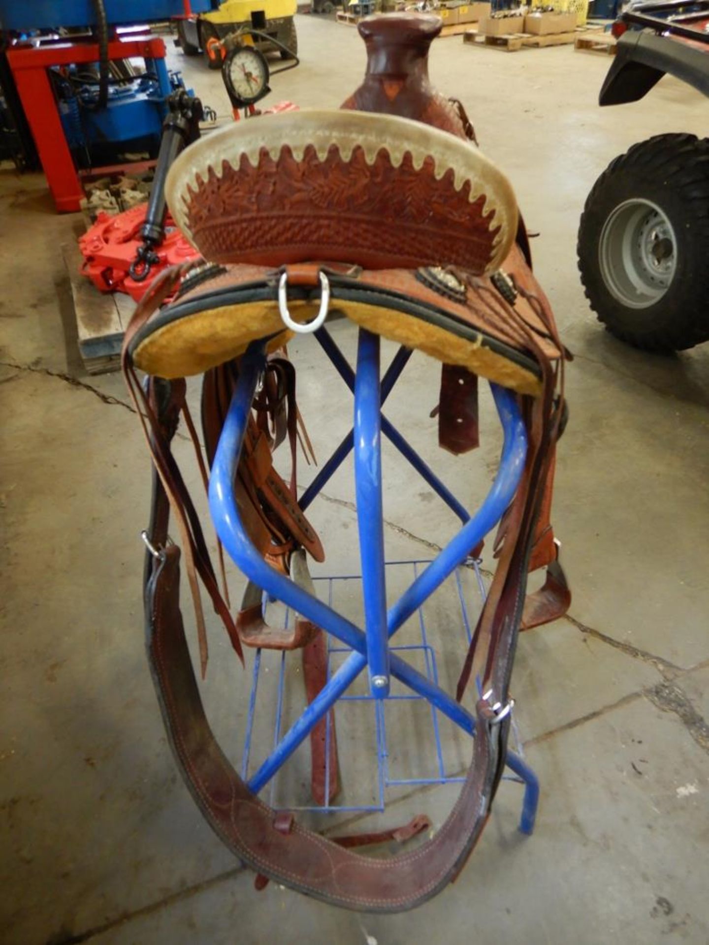 1-WADE 17IN A-FORK STOCK SADDLE W/ WOOD/DBL FIBREGLASS WRAPPED TREE MADE BY GRAND SADDLERY NO. 4801 - Image 6 of 7