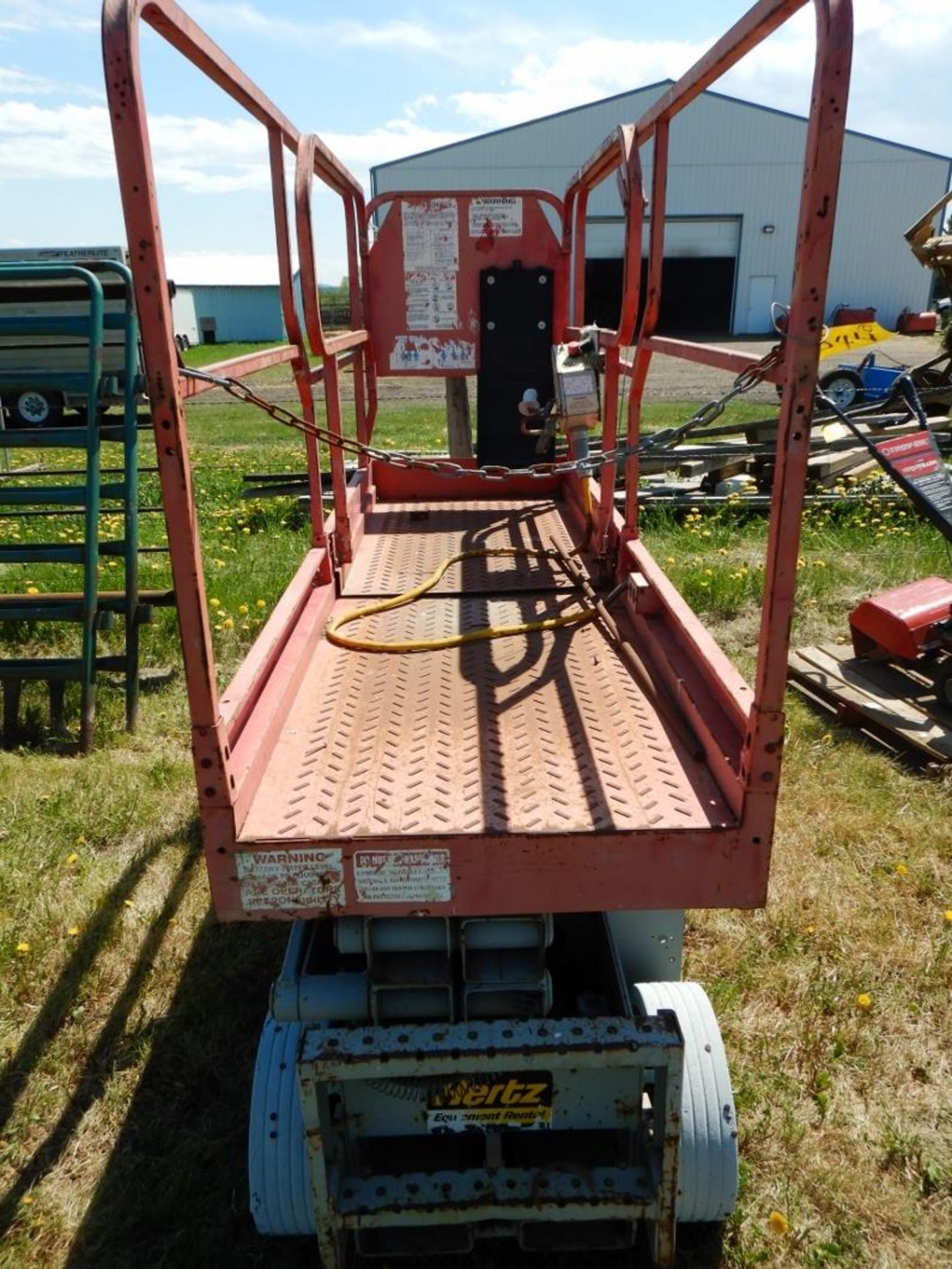 MEC2033ES SOLID TIRE SCISSOR MANLIFT - Image 2 of 7