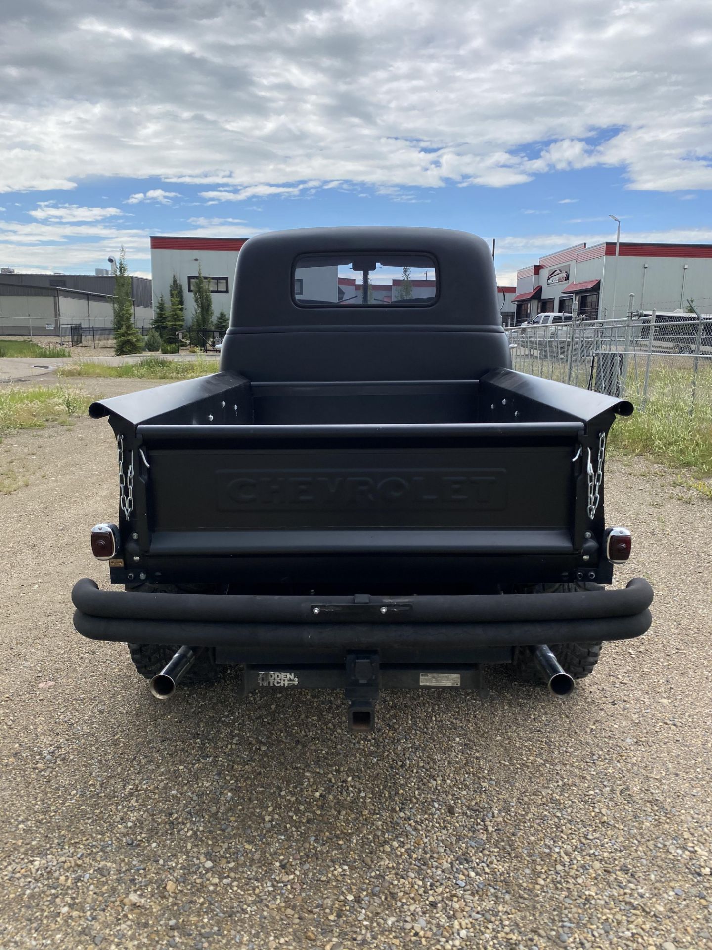 1951 CHEVROLET SPLIT WINDOW P/U ON 1987 BLAZER FRAME W/GM 350 SMALL BLOCK - LOCATED IN RED DEER, AB - Image 4 of 9