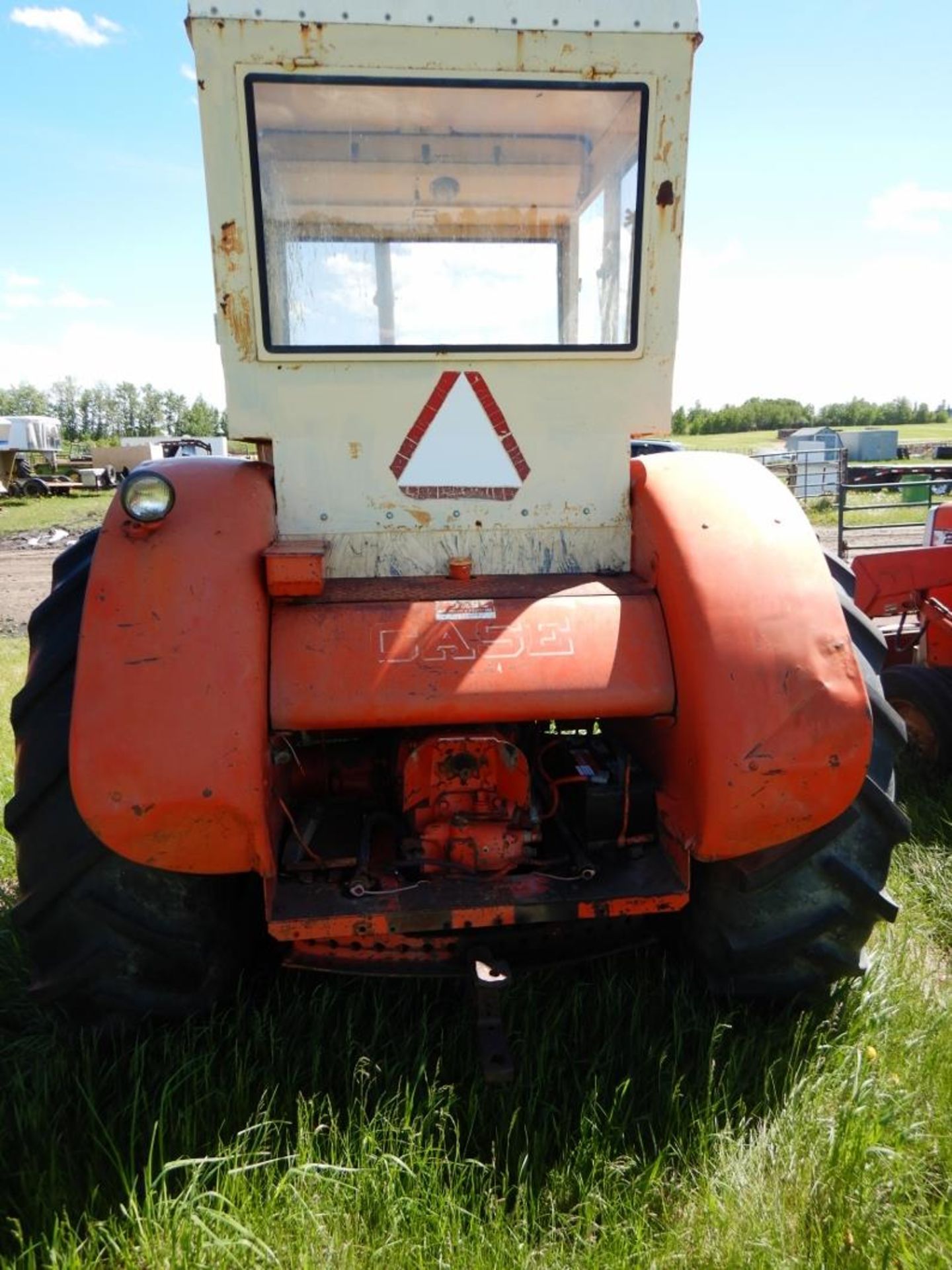 CASE 930 COMFORT KING TRACTOR W/ CAB, DIESEL ENGINE, 18.4X30 RUBBER, 5140 HR SHOWING, S/N 8250981 - Image 6 of 12
