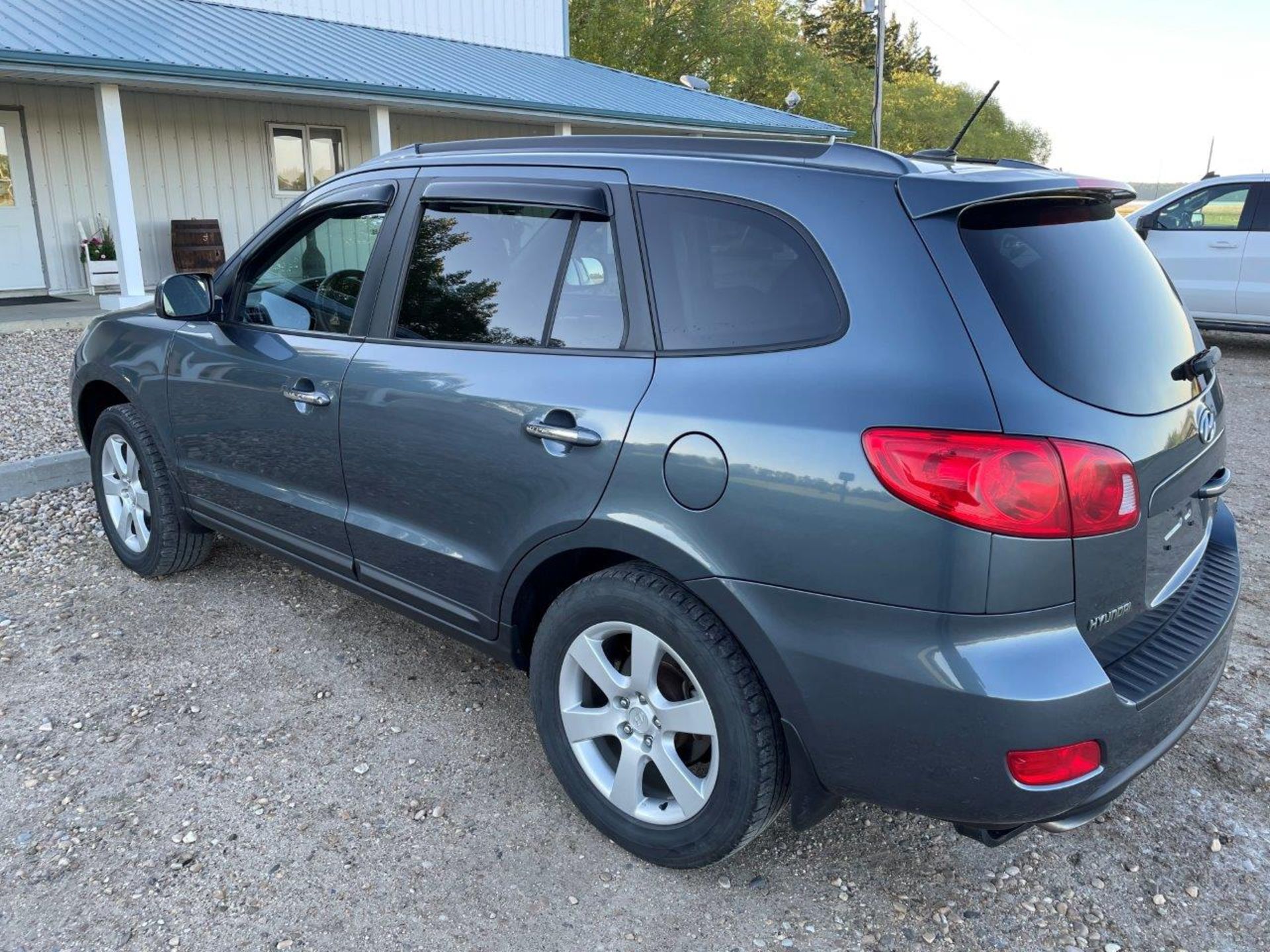 2009 HYUNDAI SANTE FE SPORT SUV 3.3L V6 GAS, 4DR, 4X4, LEATHER HEATED SEATS, SUNROOF, 257,962 KMS - Image 4 of 12